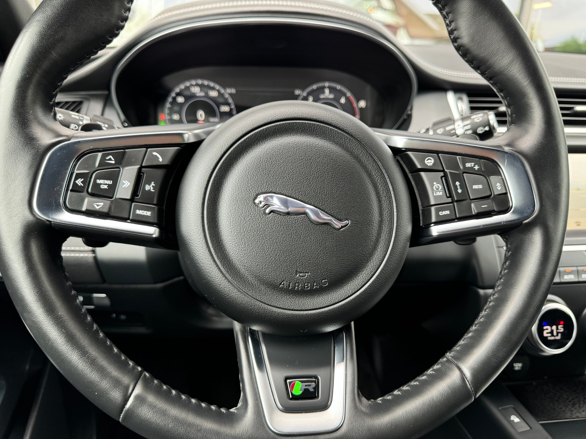 JAGUAR E-Pace 2.0d D150 R-Dynamic SE AWD Automatik-image-20