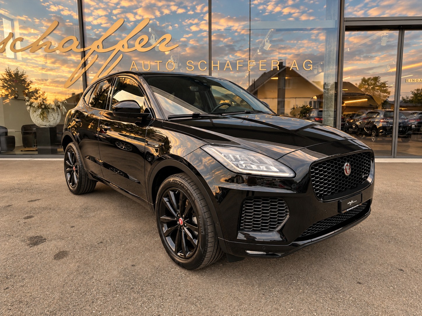 JAGUAR E-Pace 2.0d D150 R-Dynamic SE AWD Automatik-showroom-element-2