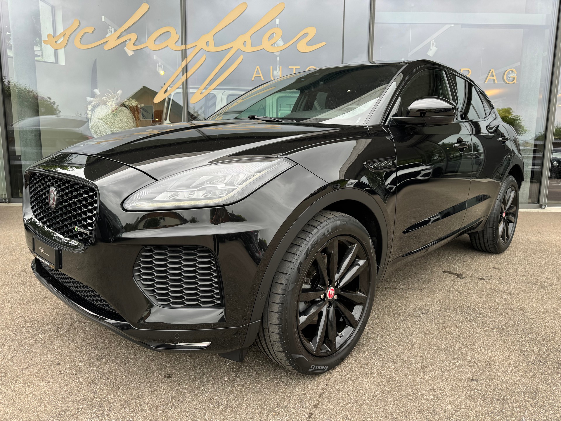 JAGUAR E-Pace 2.0d D150 R-Dynamic SE AWD Automatik-showroom-element-1