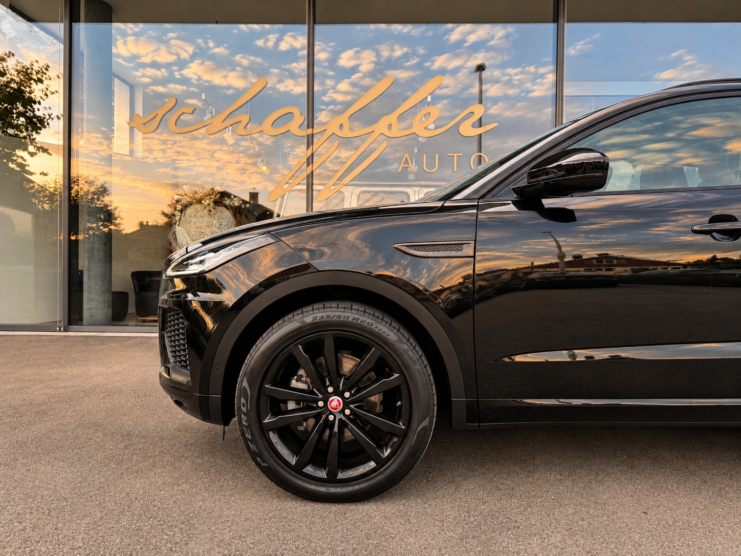 JAGUAR E-Pace 2.0d D150 R-Dynamic SE AWD Automatik-image-4