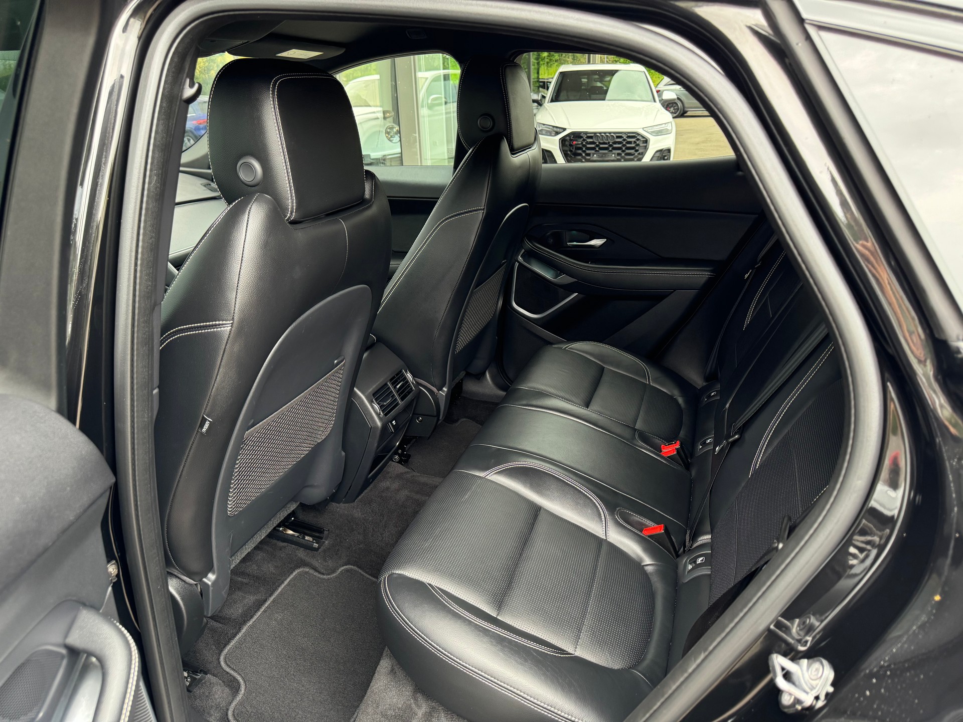 JAGUAR E-Pace 2.0d D150 R-Dynamic SE AWD Automatik-image-10