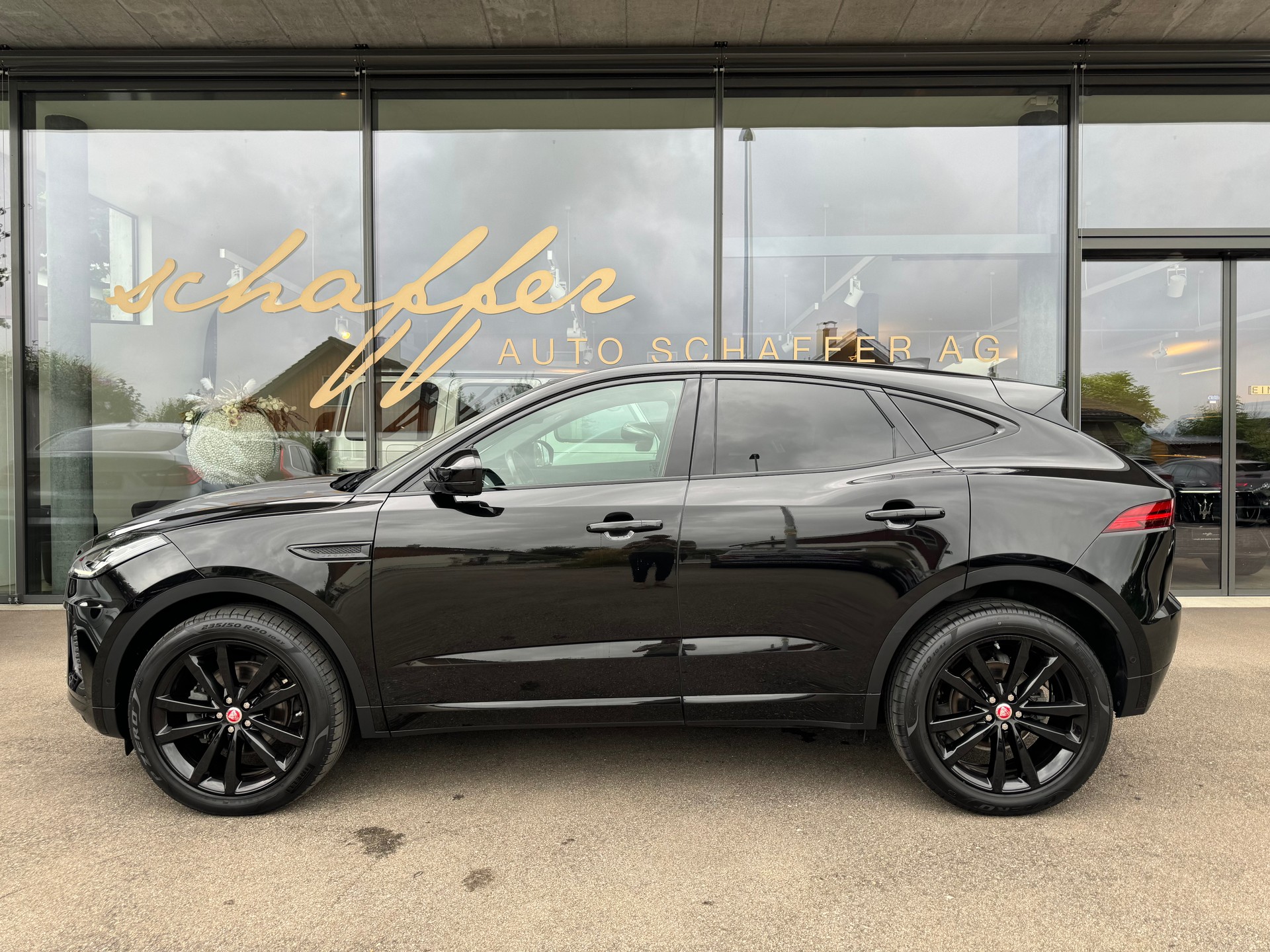 JAGUAR E-Pace 2.0d D150 R-Dynamic SE AWD Automatik-image-4
