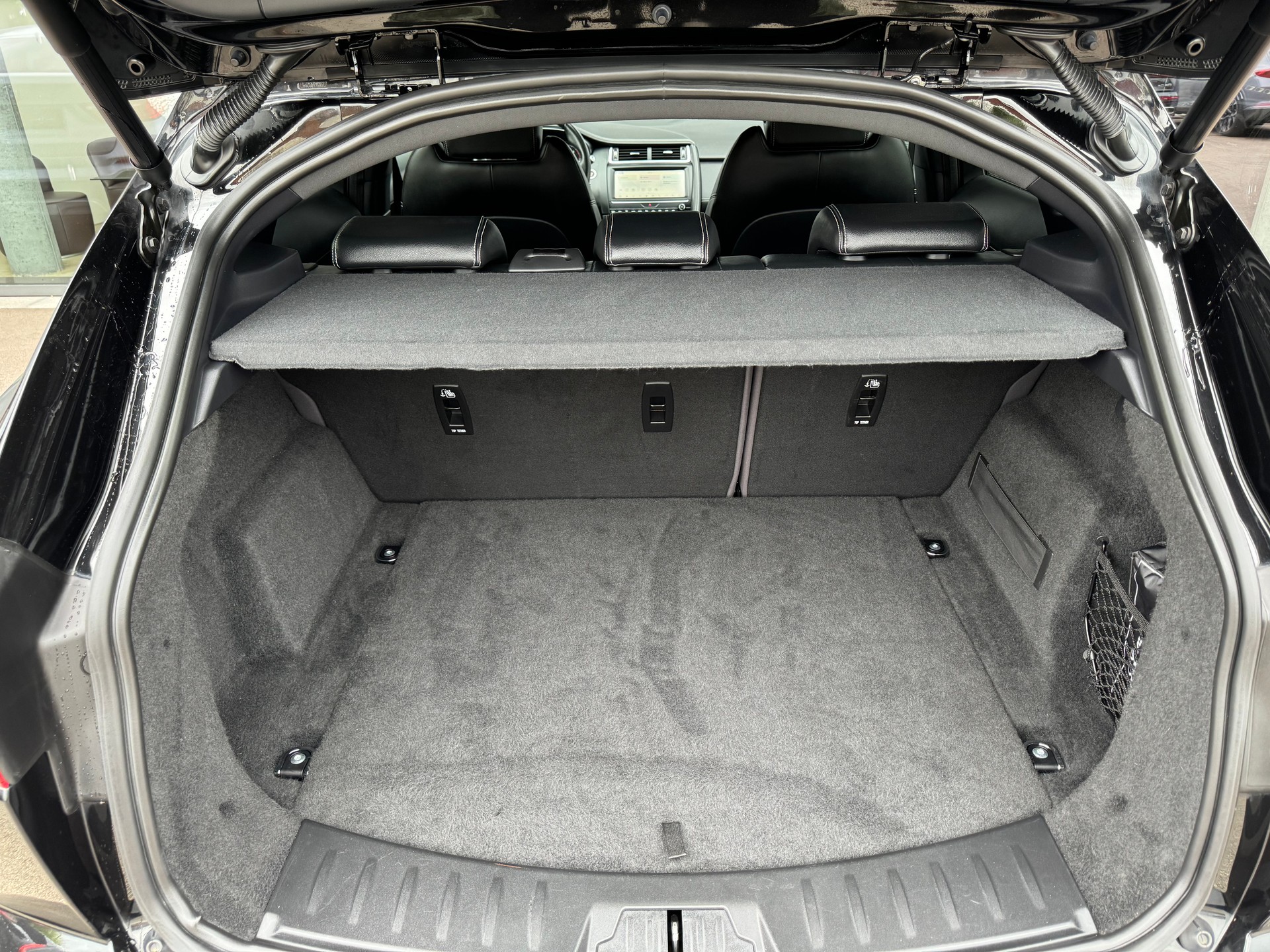 JAGUAR E-Pace 2.0d D150 R-Dynamic SE AWD Automatik-image-13