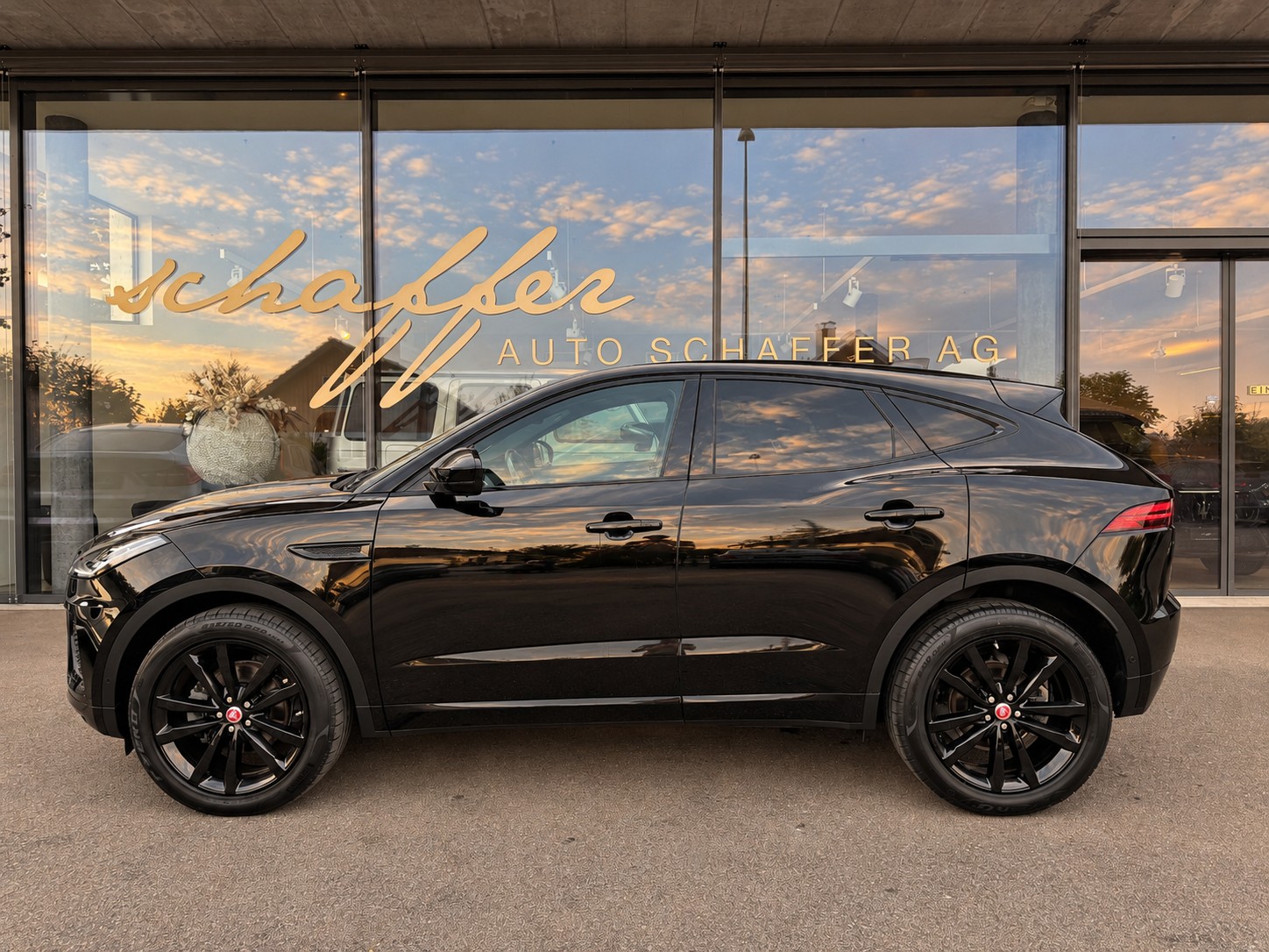 JAGUAR E-Pace 2.0d D150 R-Dynamic SE AWD Automatik-showroom-element-3