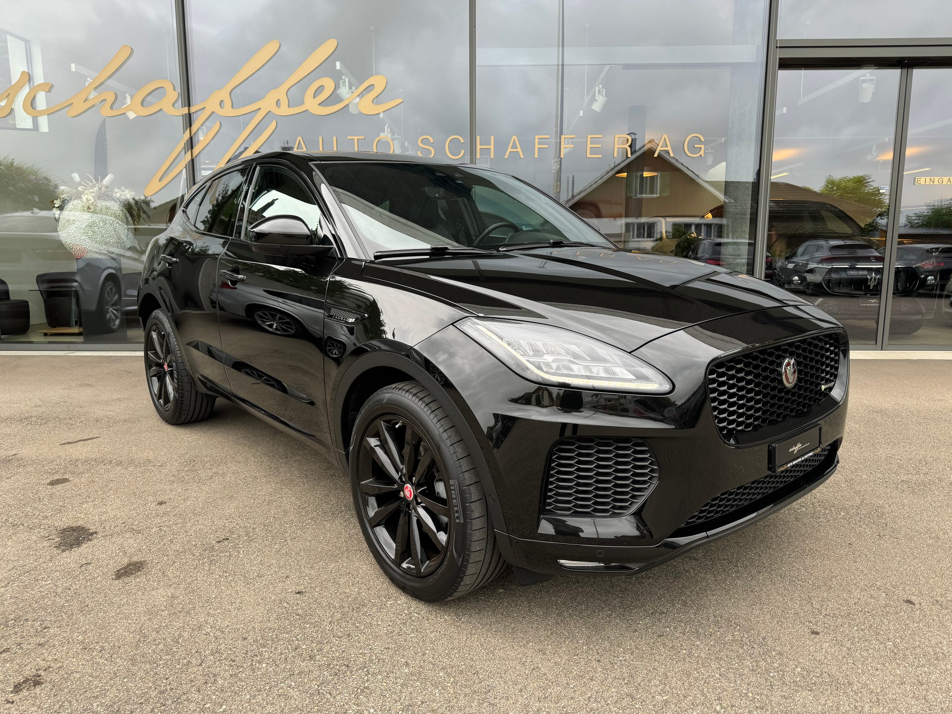 JAGUAR E-Pace 2.0d D150 R-Dynamic SE AWD Automatik-showroom-element-3