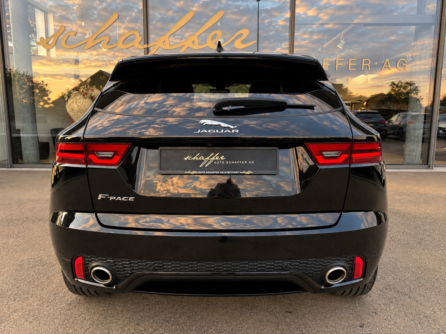 JAGUAR E-Pace 2.0d D150 R-Dynamic SE AWD Automatik-image-7