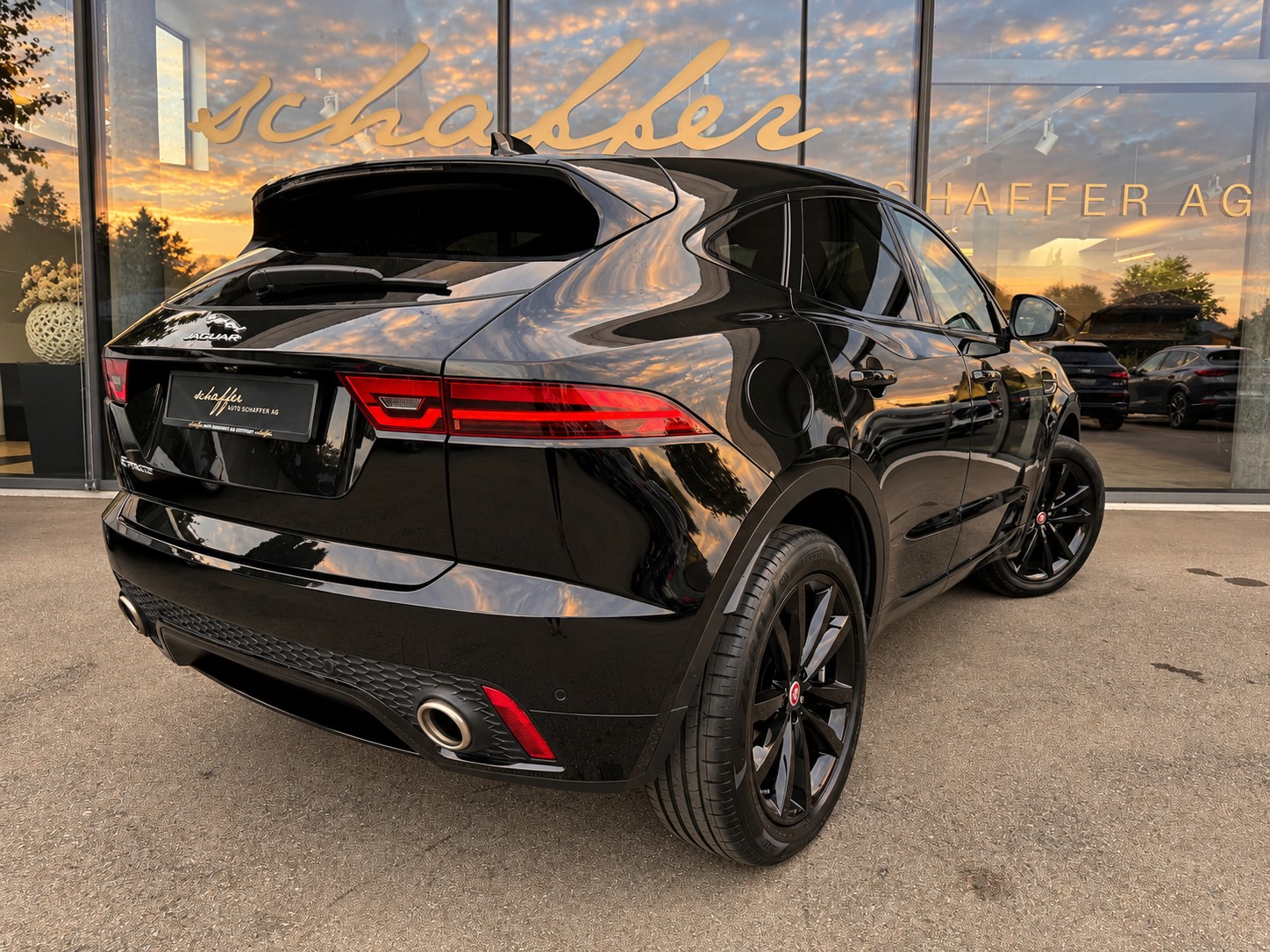 JAGUAR E-Pace 2.0d D150 R-Dynamic SE AWD Automatik-image-6