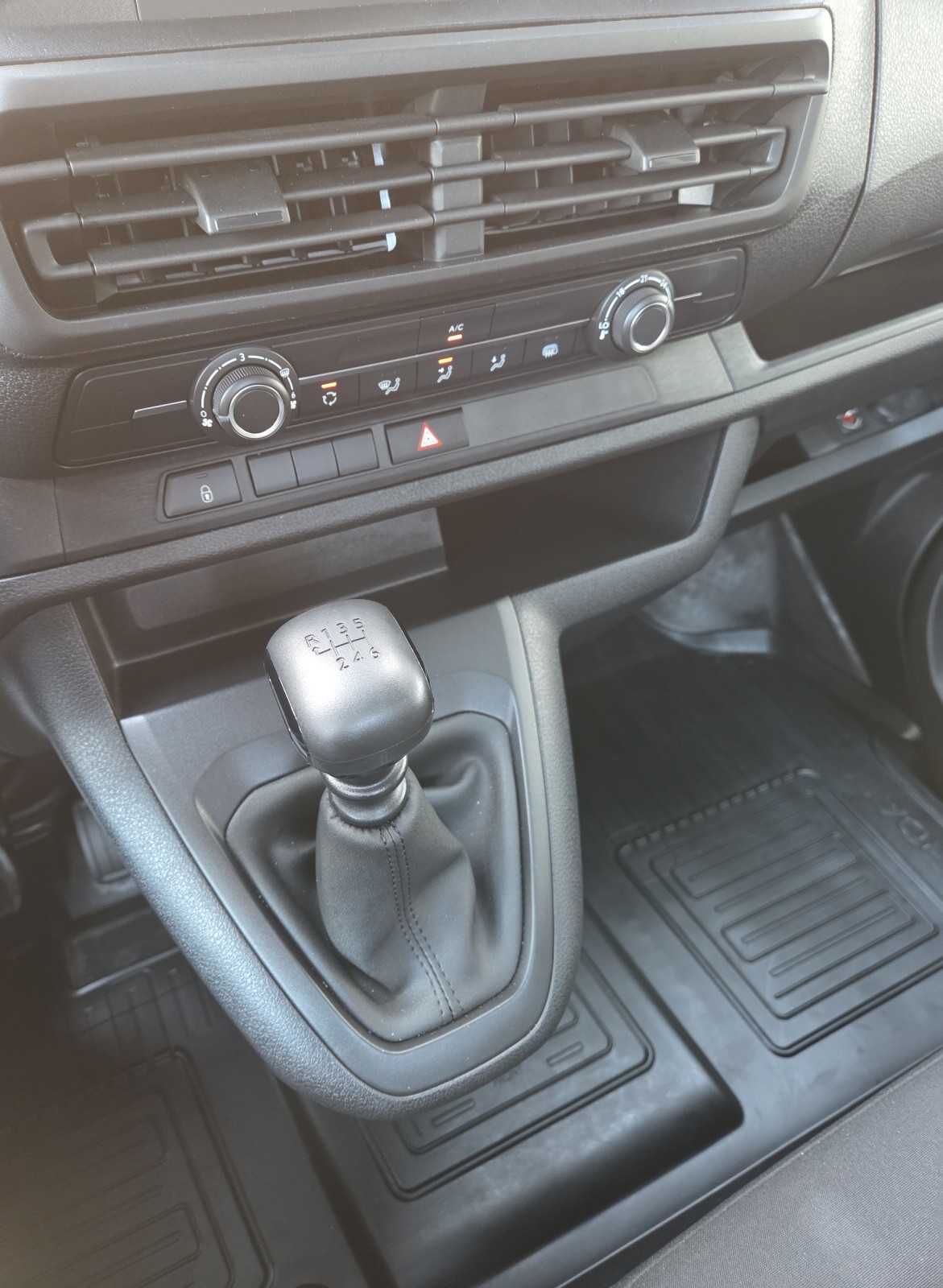 TOYOTA Proace 2.0D Plattform Medium-image-13