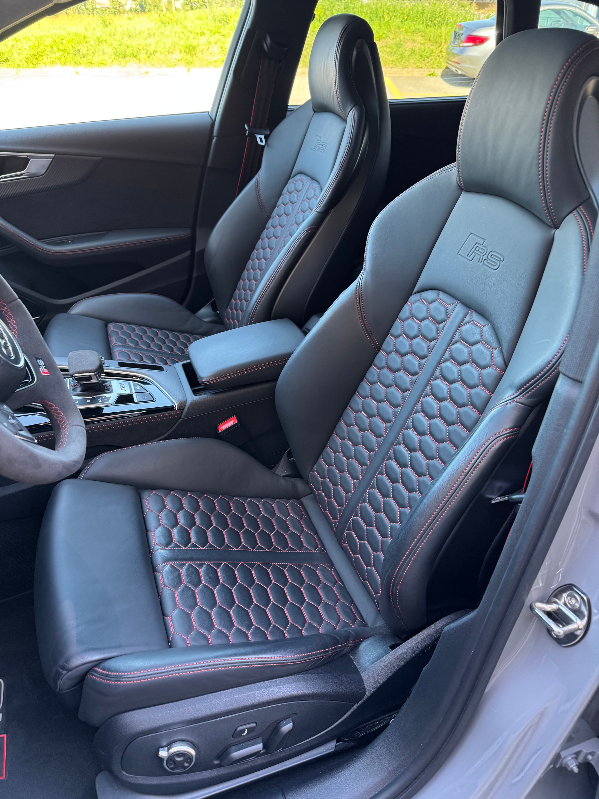 AUDI RS4 Avant quattro tiptronic-image-6