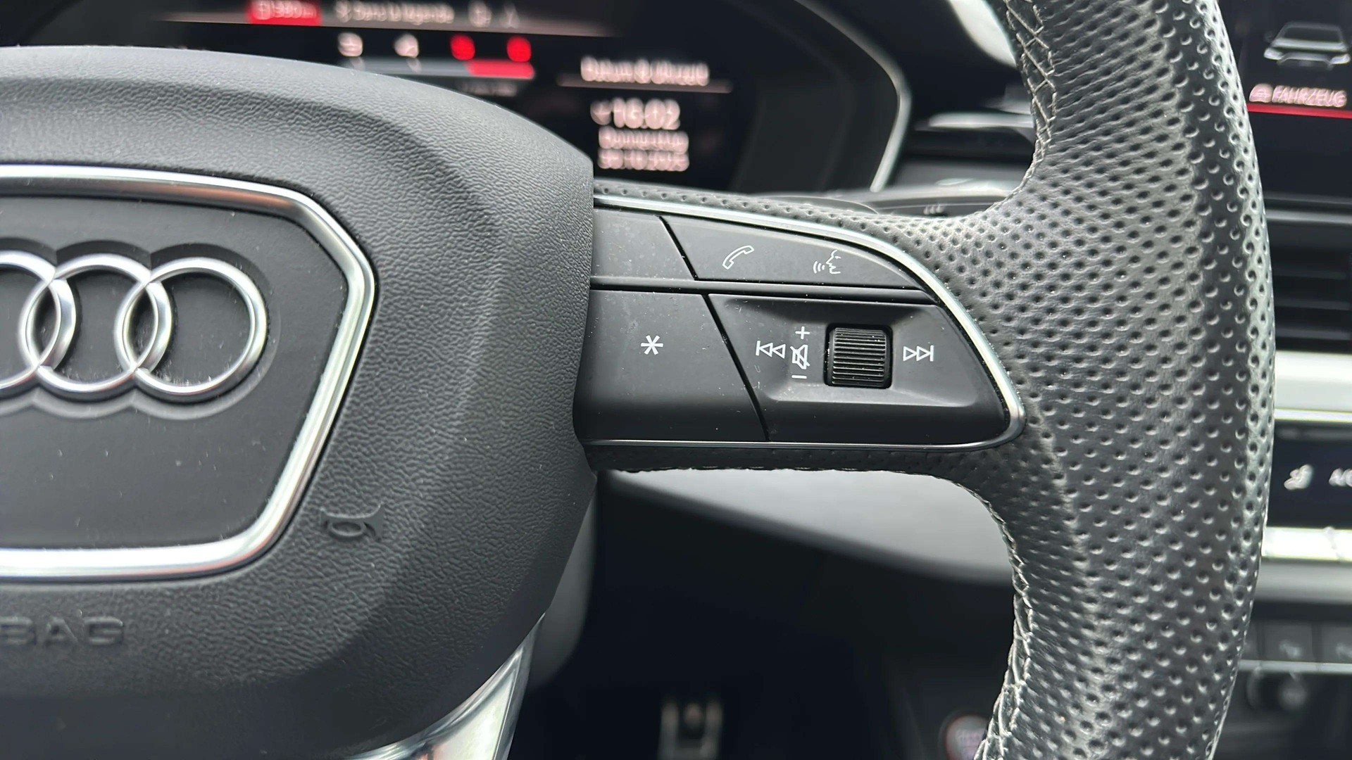 AUDI S4 Avant 3.0 TDI M-HEV quattro tiptronic mit AHK + Panoramadach & Standheizung-image-23