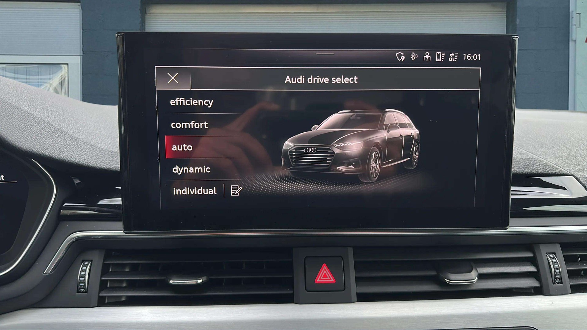 AUDI S4 Avant 3.0 TDI M-HEV quattro tiptronic mit AHK + Panoramadach & Standheizung-image-17
