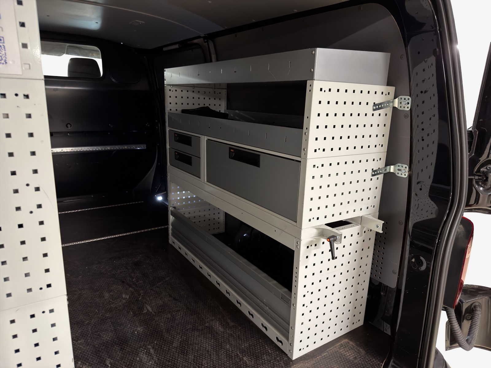 VW T6.1 2.0 TDI Entry-image-14