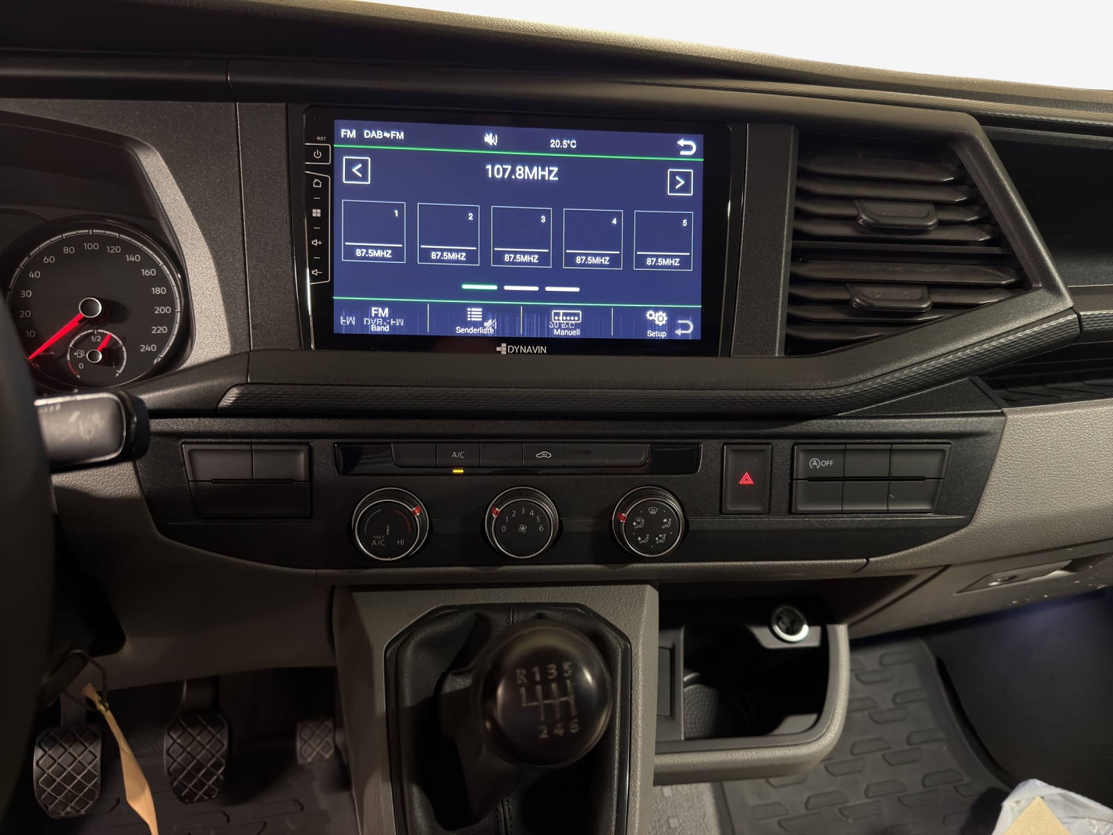 VW T6.1 2.0 TDI Entry-image-10