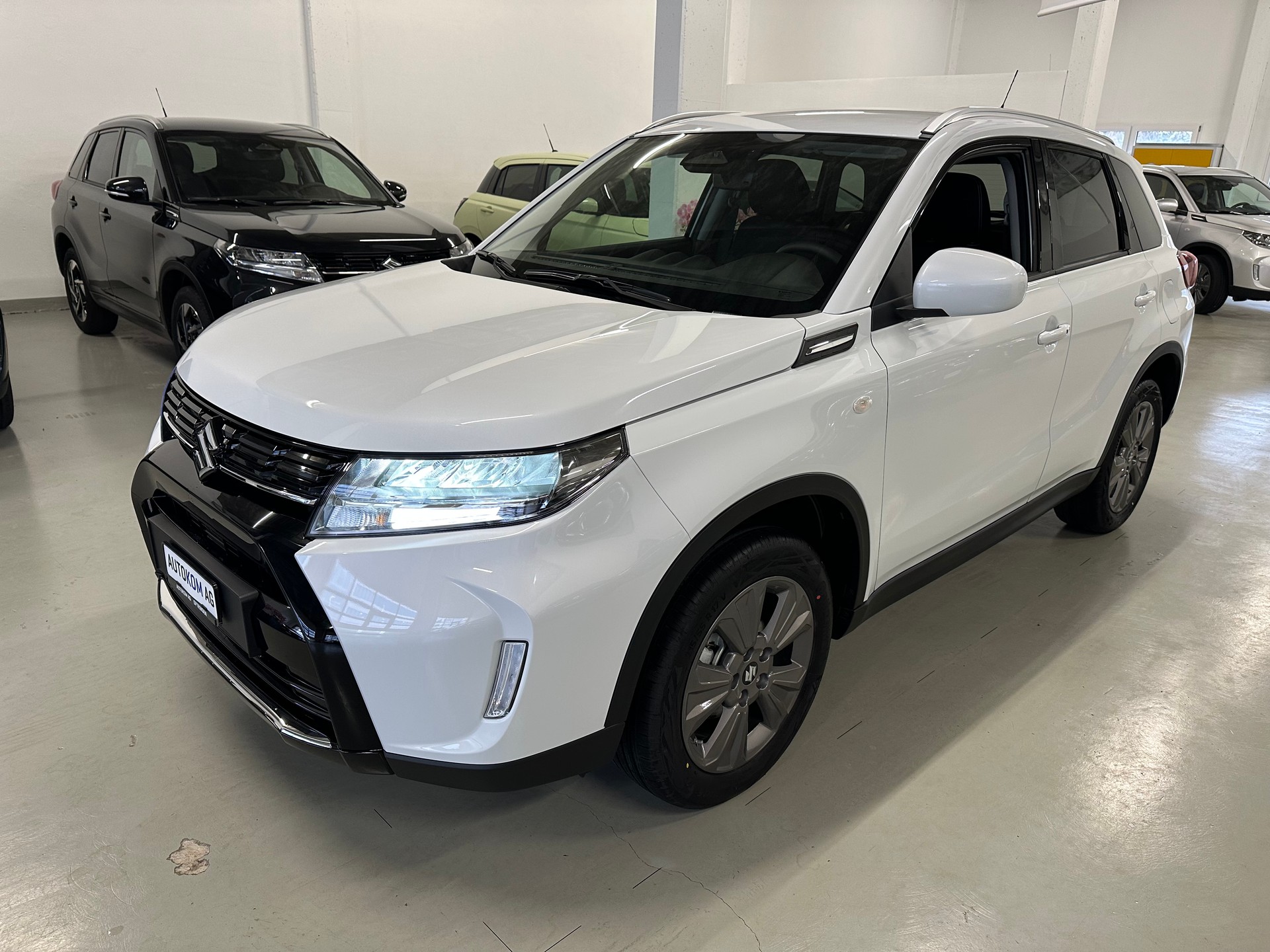 SUZUKI Vitara 1.4 Boosterjet Compact + 4x4 Hybrid Automatic-image-2