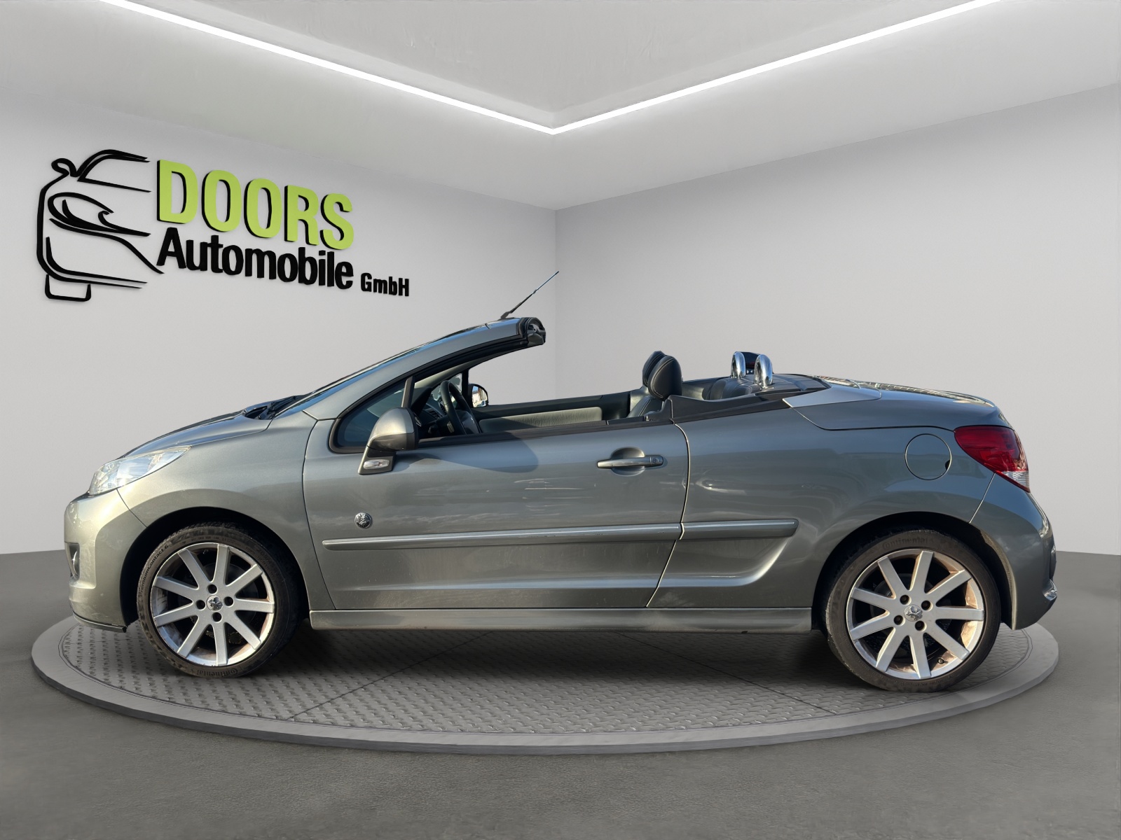 PEUGEOT 207 CC 1.6 16V Turbo Roland Garros Edition-image-6