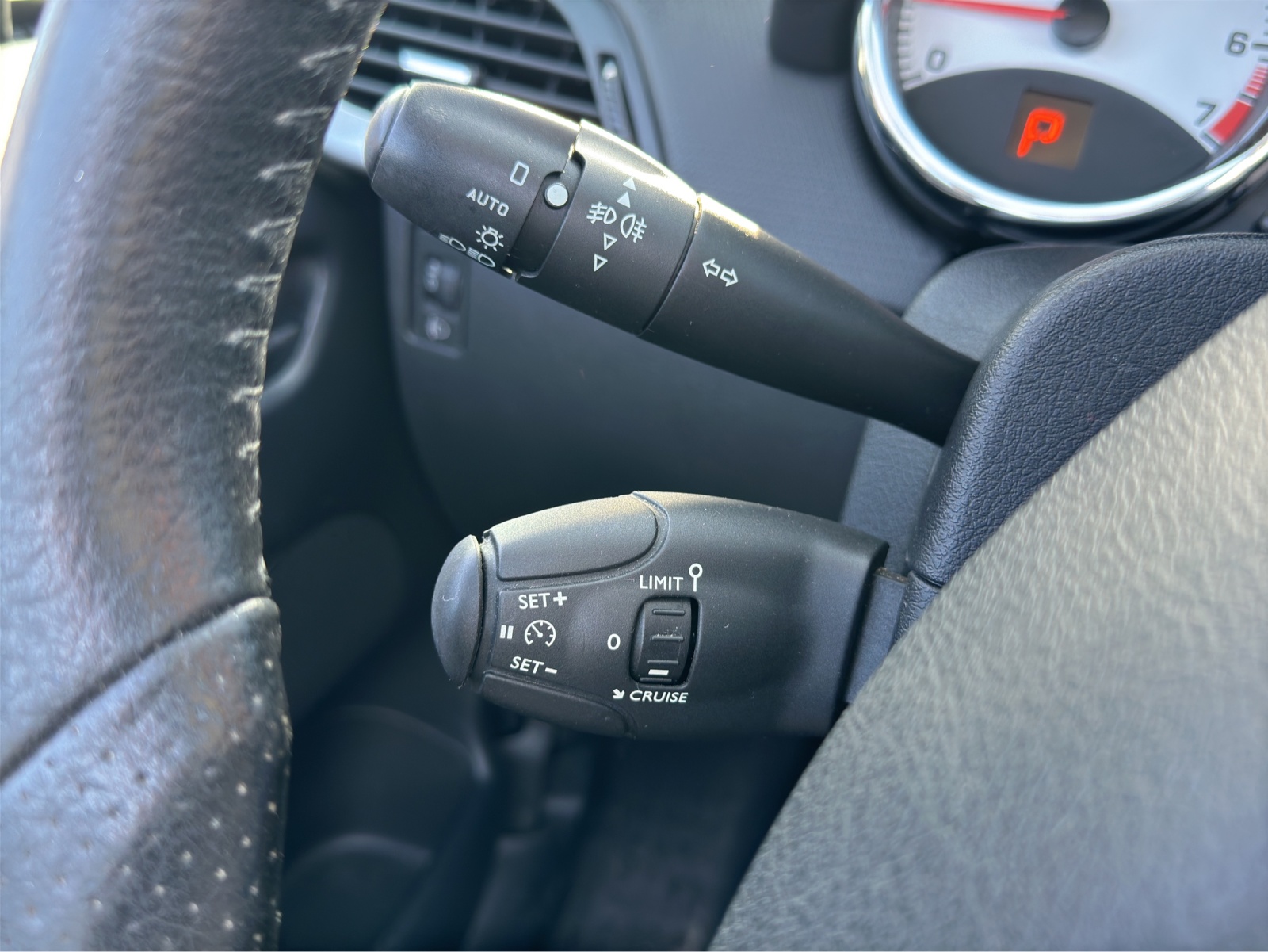 PEUGEOT 207 CC 1.6 16V Turbo Roland Garros Edition-image-13