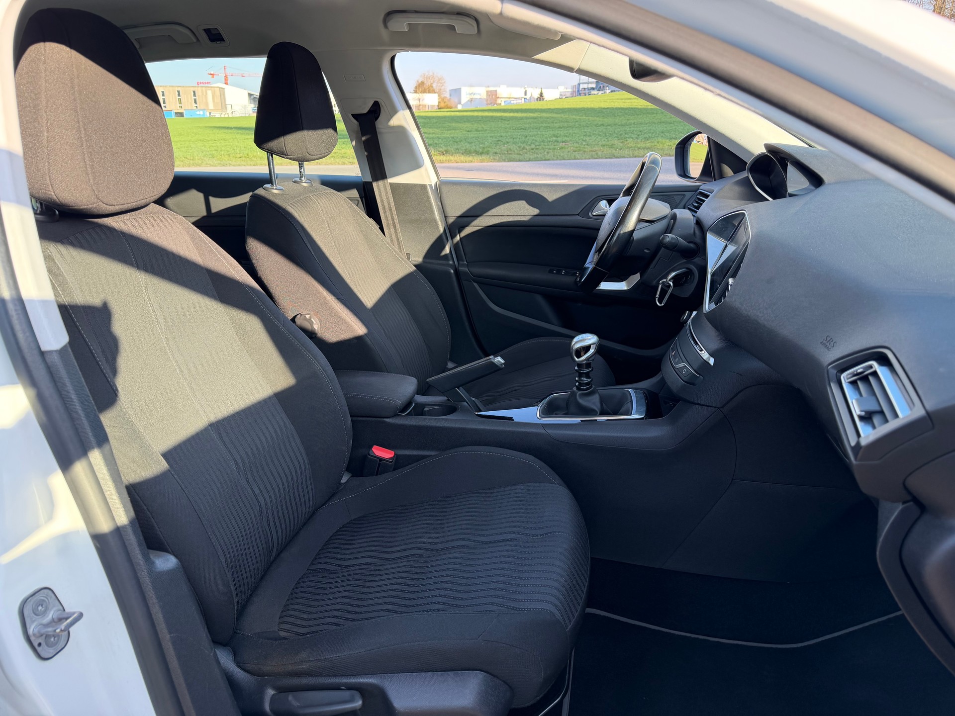 PEUGEOT 308 SW 1.2 THP Business-image-8
