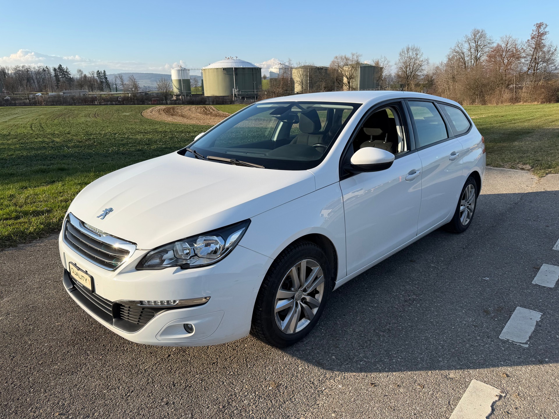 PEUGEOT 308 SW 1.2 THP Business-image-1
