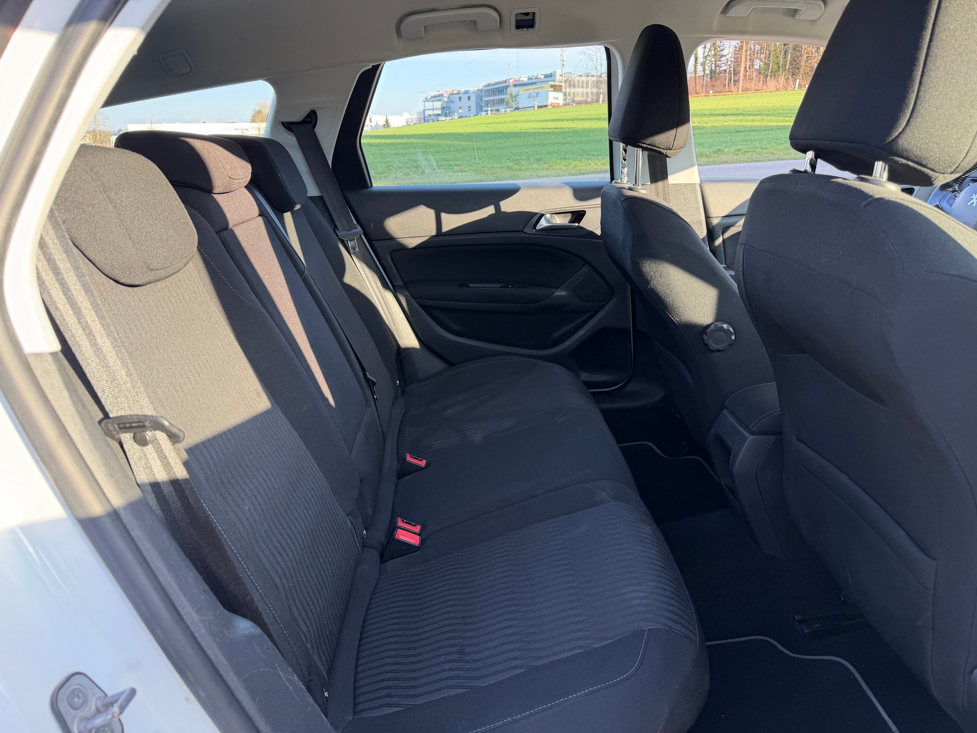 PEUGEOT 308 SW 1.2 THP Business-image-9