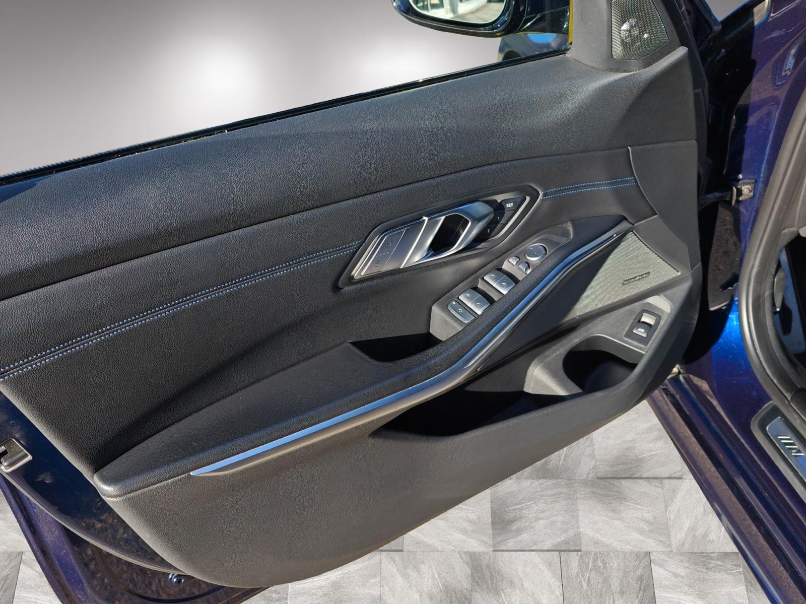 BMW M340i xDrive Touring-image-14