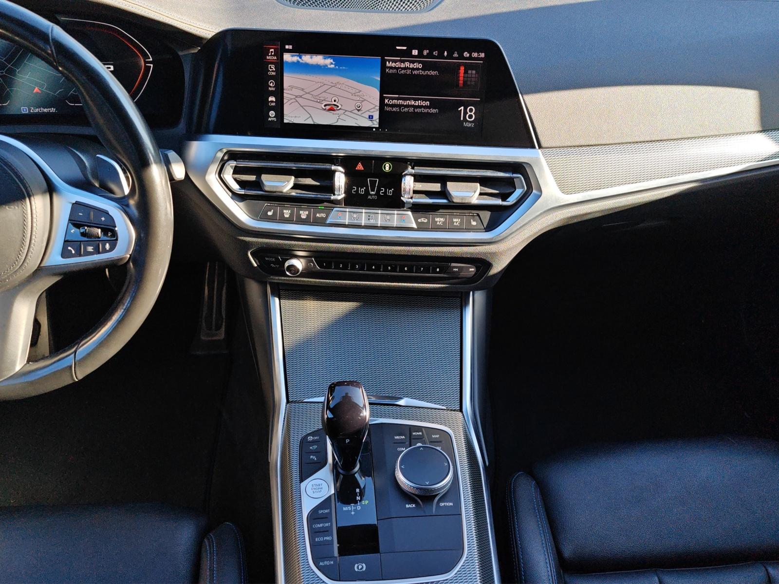 BMW M340i xDrive Touring-image-12