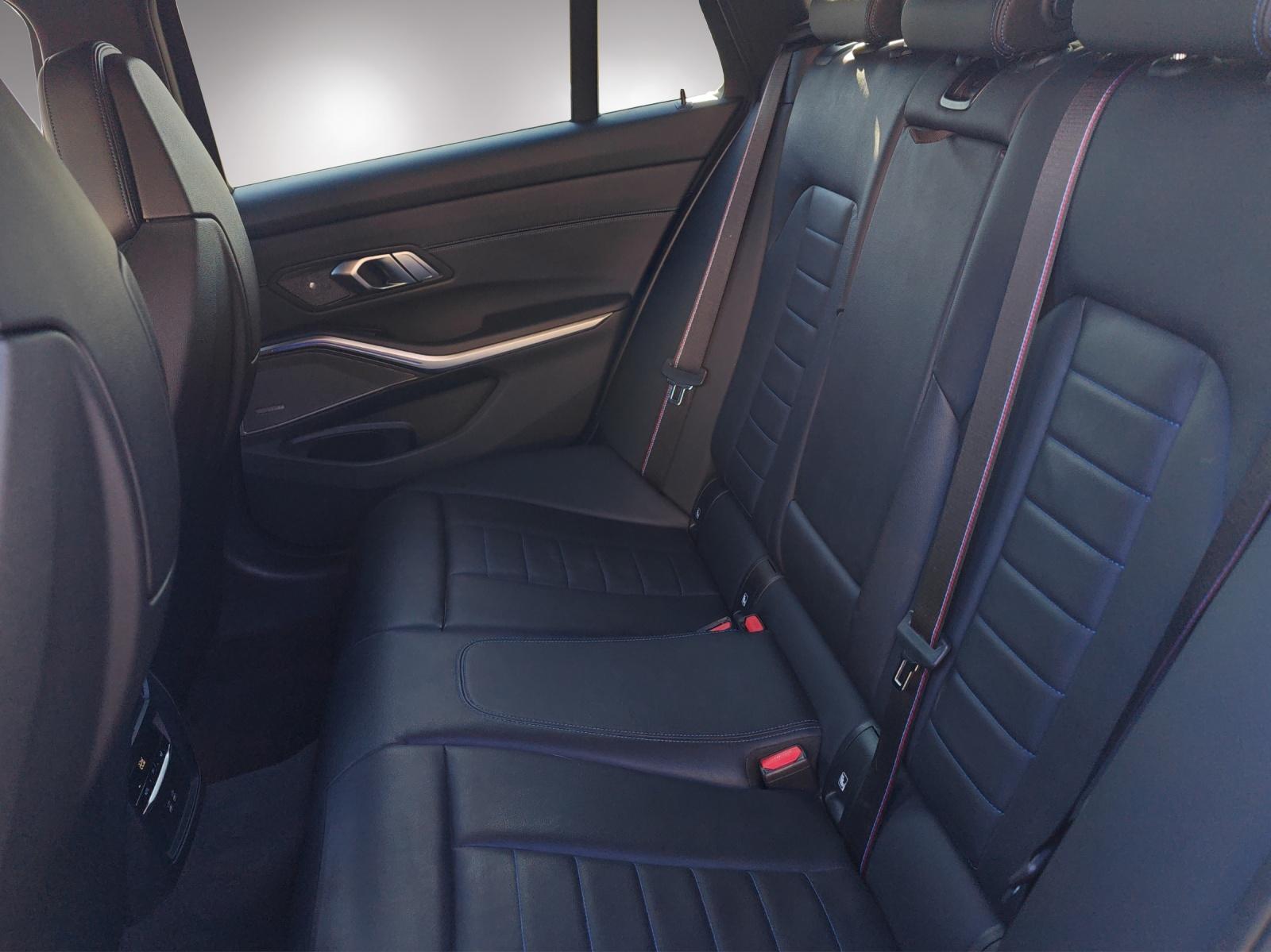 BMW M340i xDrive Touring-image-15