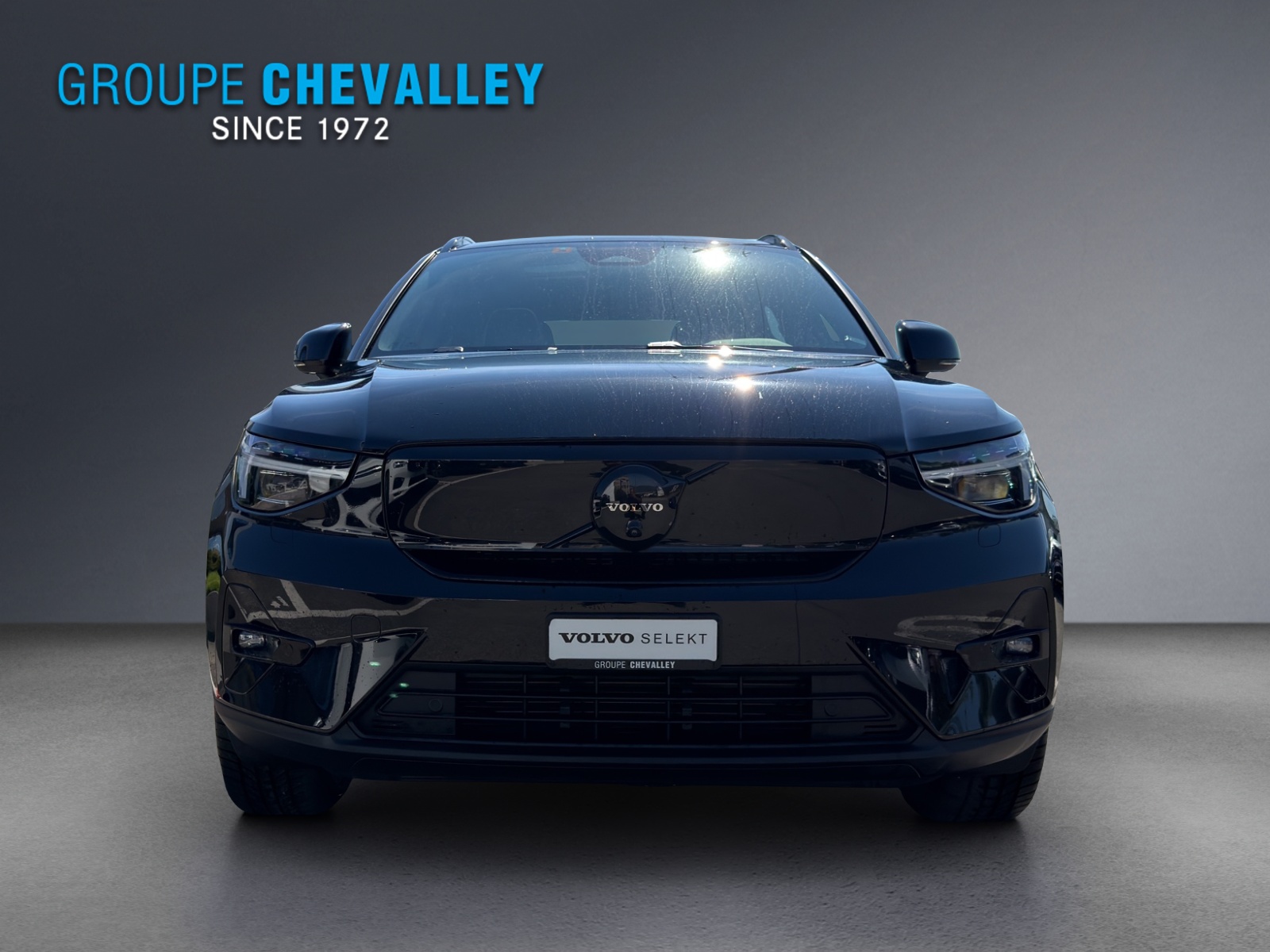 VOLVO EX40 82kWh Twin Motor Performance AWD Xcentric Black Edition-showroom-element-1