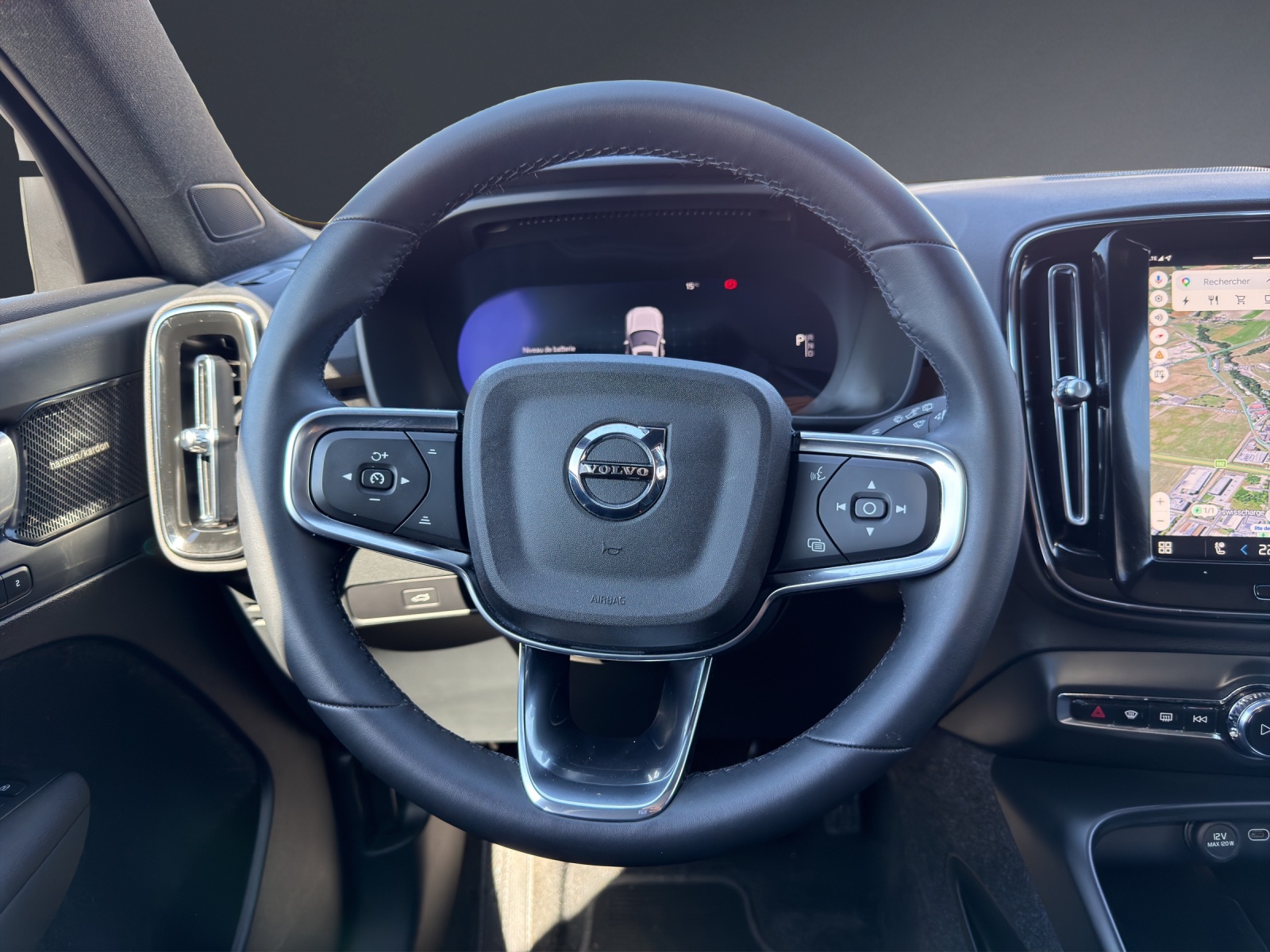 VOLVO EX40 82kWh Twin Motor Performance AWD Xcentric Black Edition-image-13