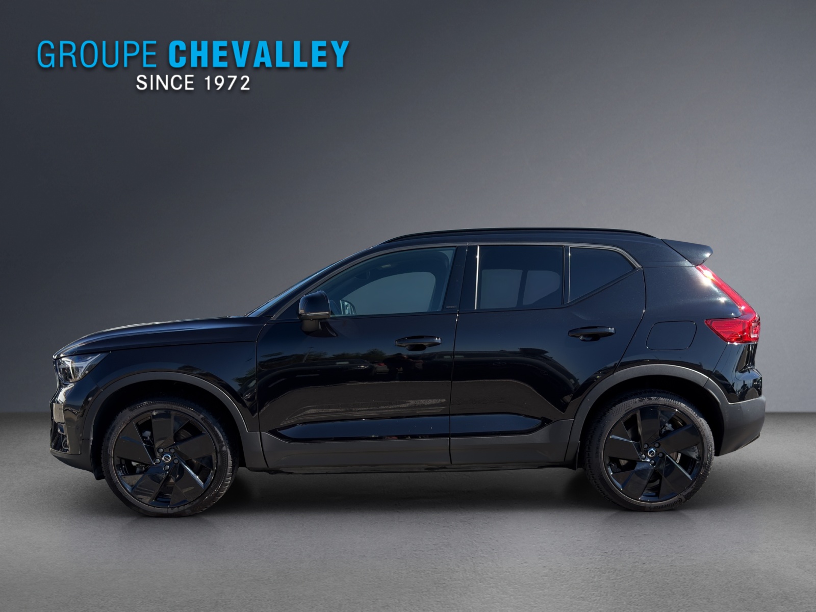 VOLVO EX40 82kWh Twin Motor Performance AWD Xcentric Black Edition-showroom-element-2