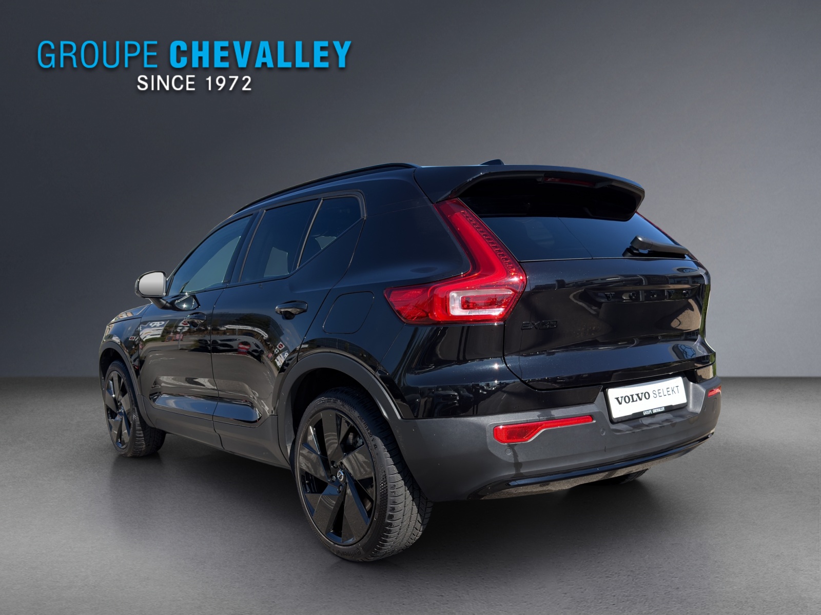 VOLVO EX40 82kWh Twin Motor Performance AWD Xcentric Black Edition-showroom-element-3