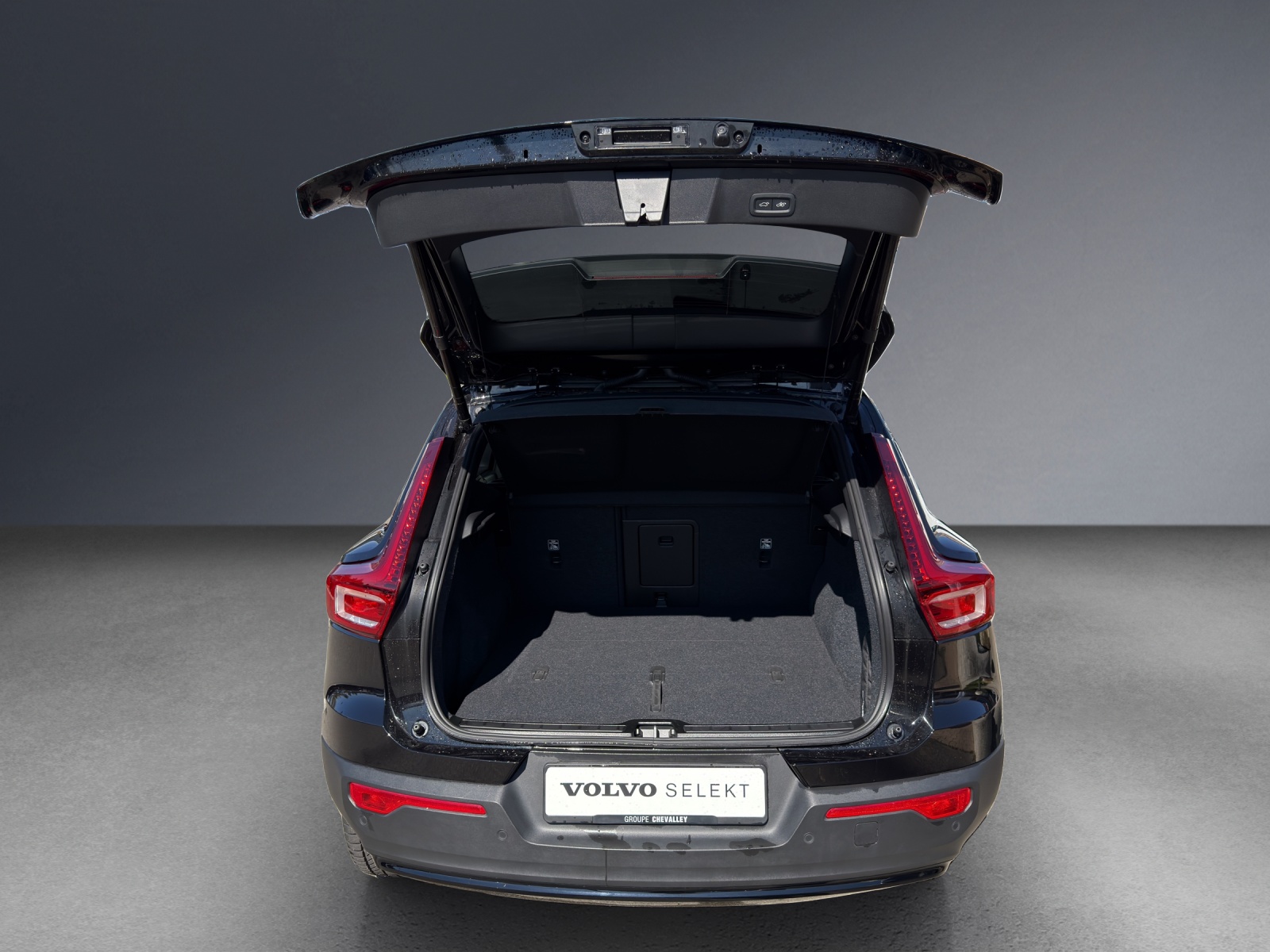 VOLVO EX40 82kWh Twin Motor Performance AWD Xcentric Black Edition-image-5