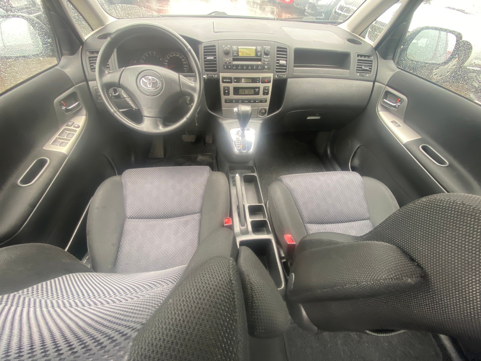 TOYOTA Corolla Verso 1.8-image-9
