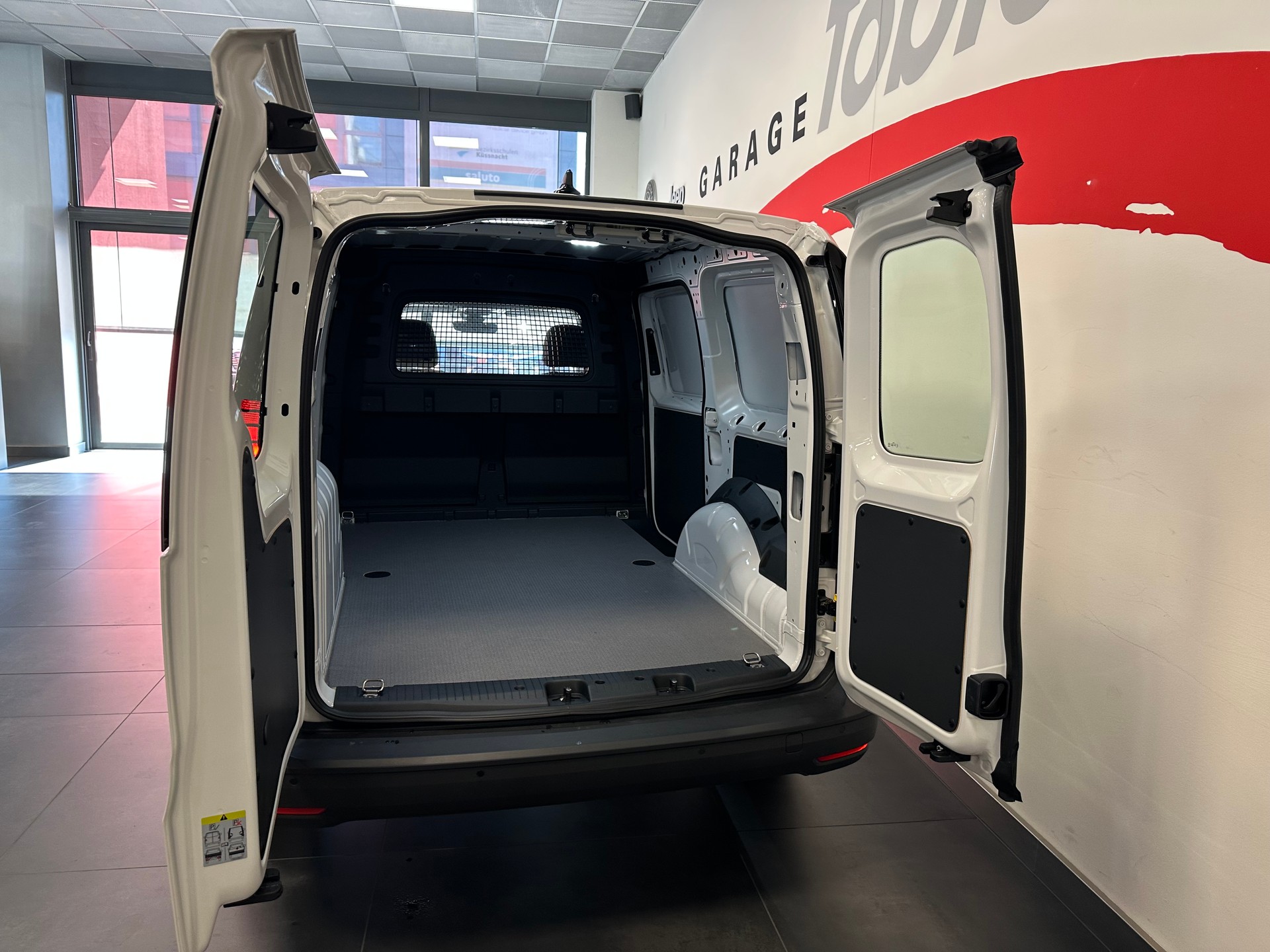 VW Caddy Cargo 2.0TDI Maxi-image-10