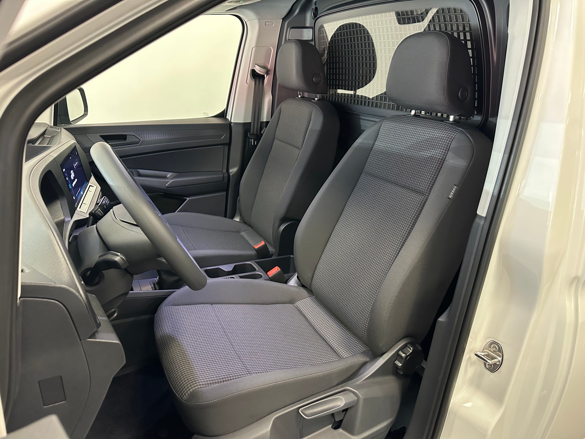 VW Caddy Cargo 2.0TDI Maxi-image-15