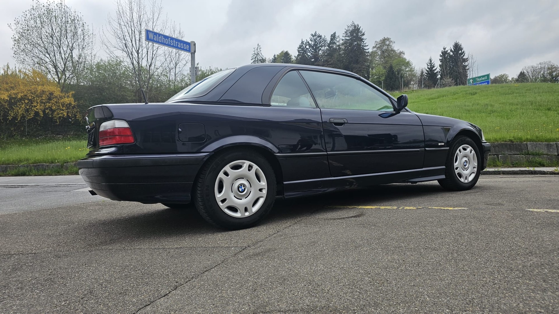 BMW 318i Cabrio Exclusiv-image-4