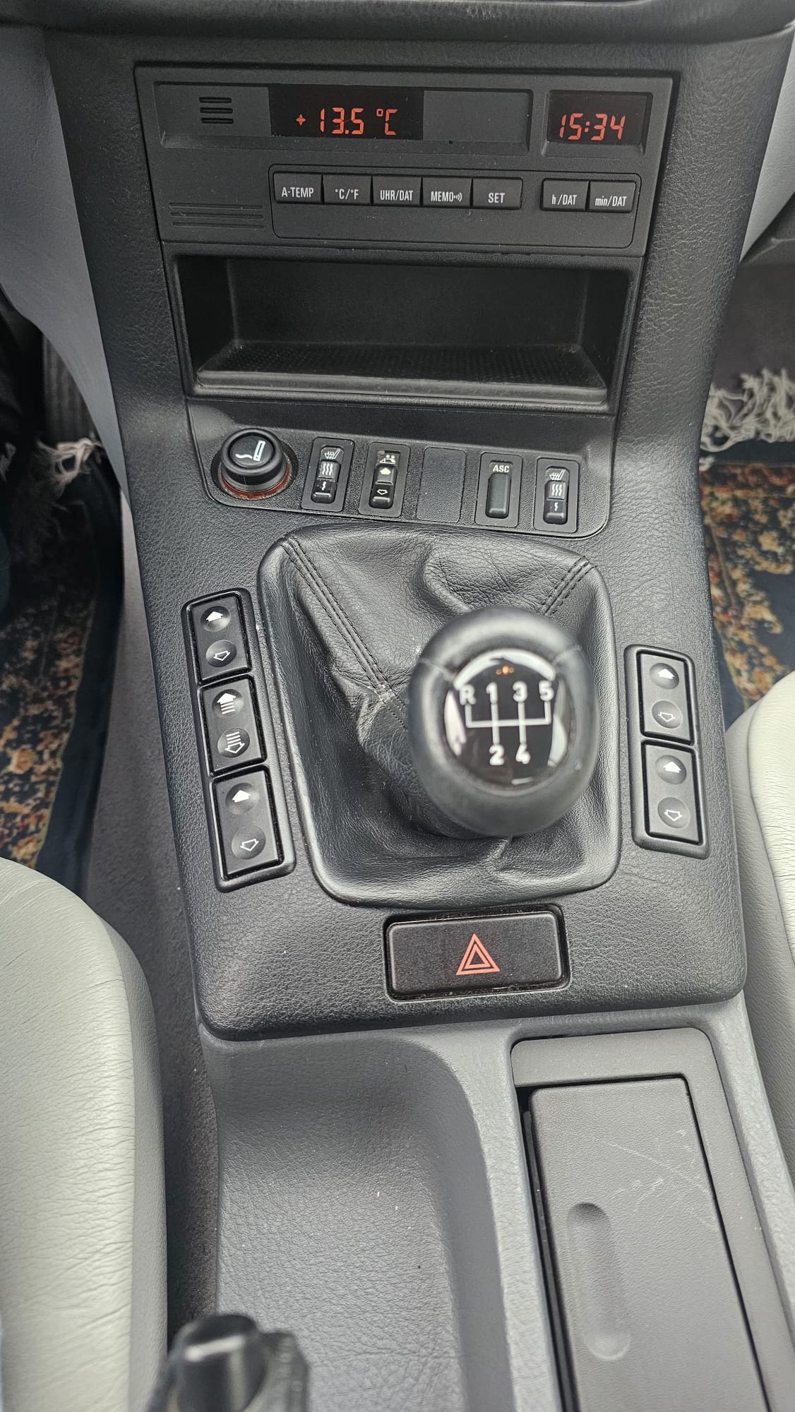BMW 318i Cabrio Exclusiv-image-12