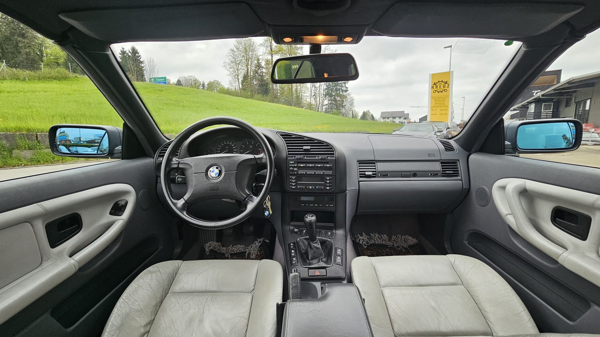 BMW 318i Cabrio Exclusiv-image-8