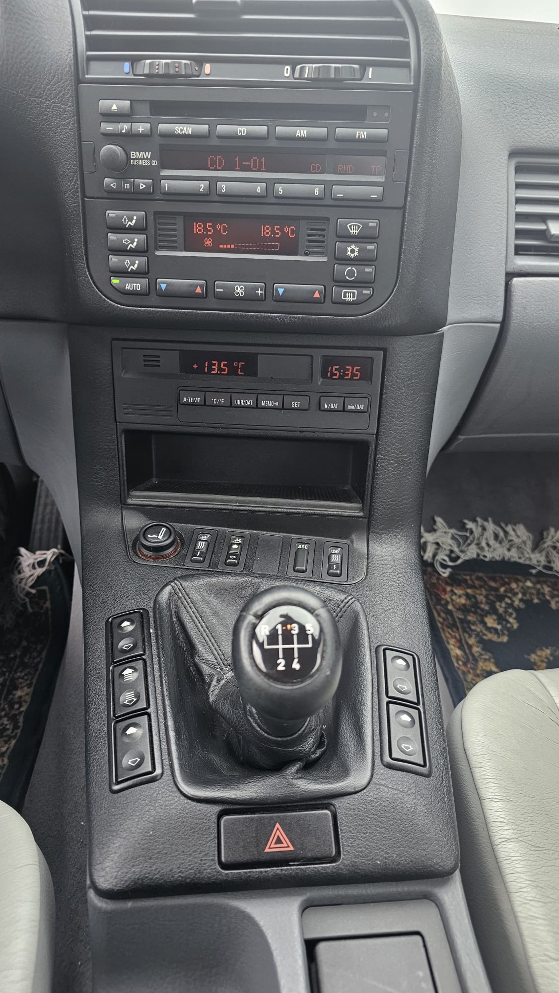 BMW 318i Cabrio Exclusiv-image-11