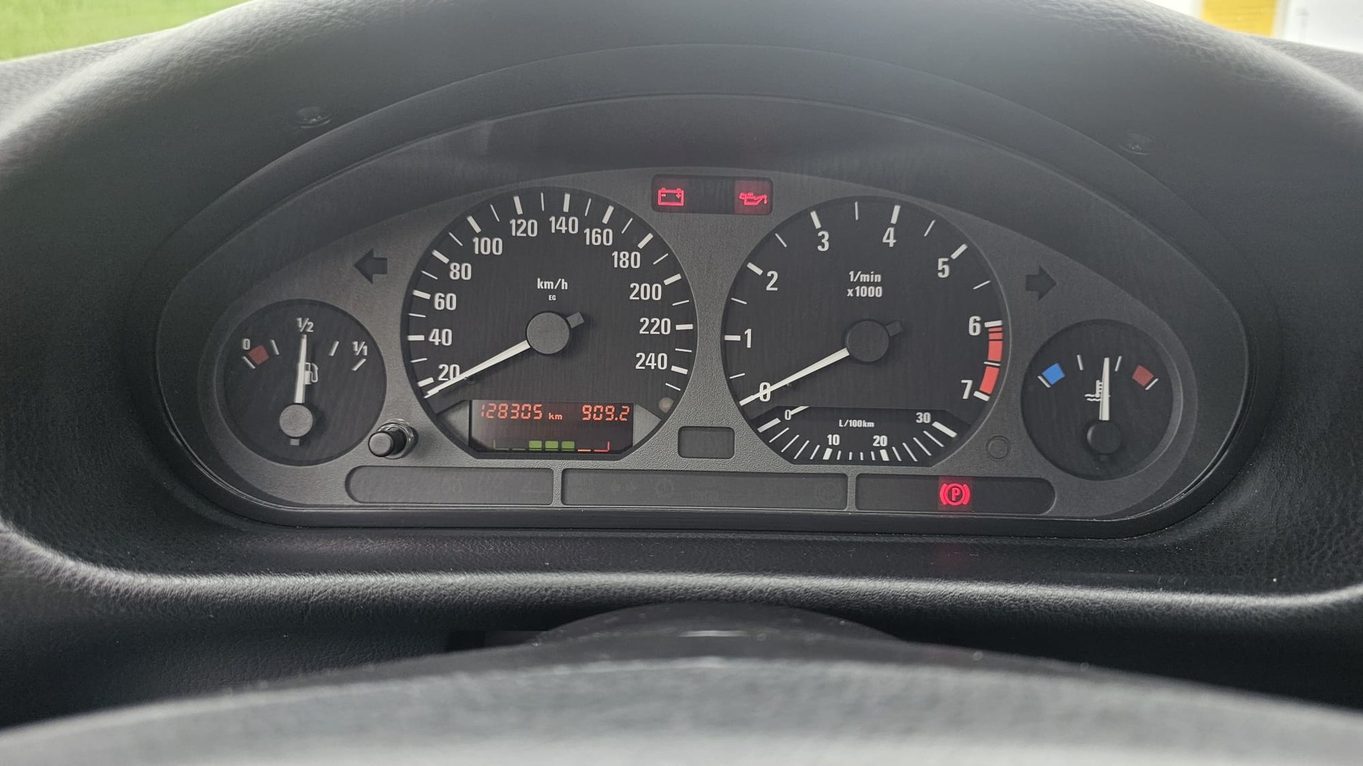 BMW 318i Cabrio Exclusiv-image-7