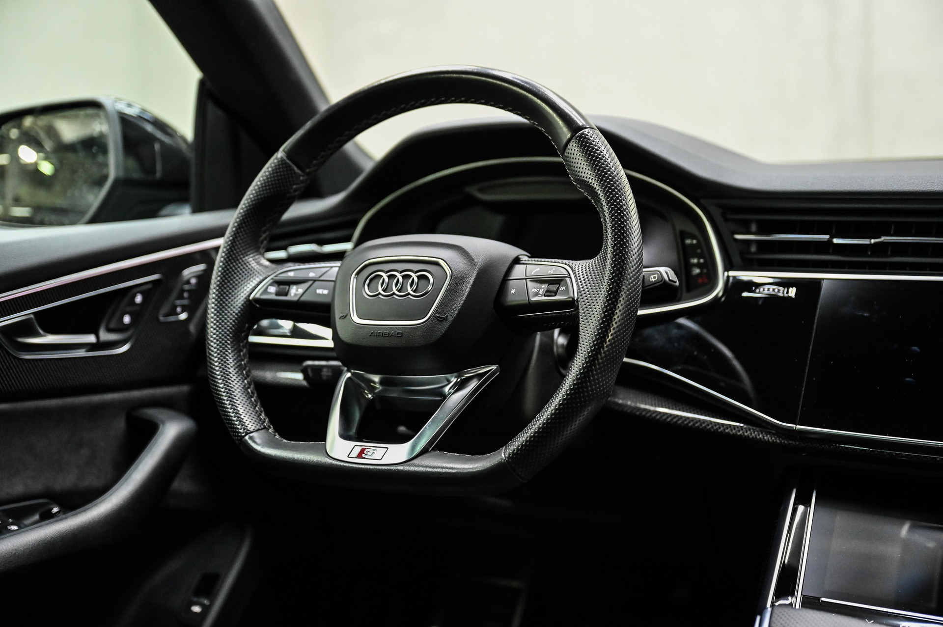AUDI SQ8 4.0 V8 TDI quattro-image-18