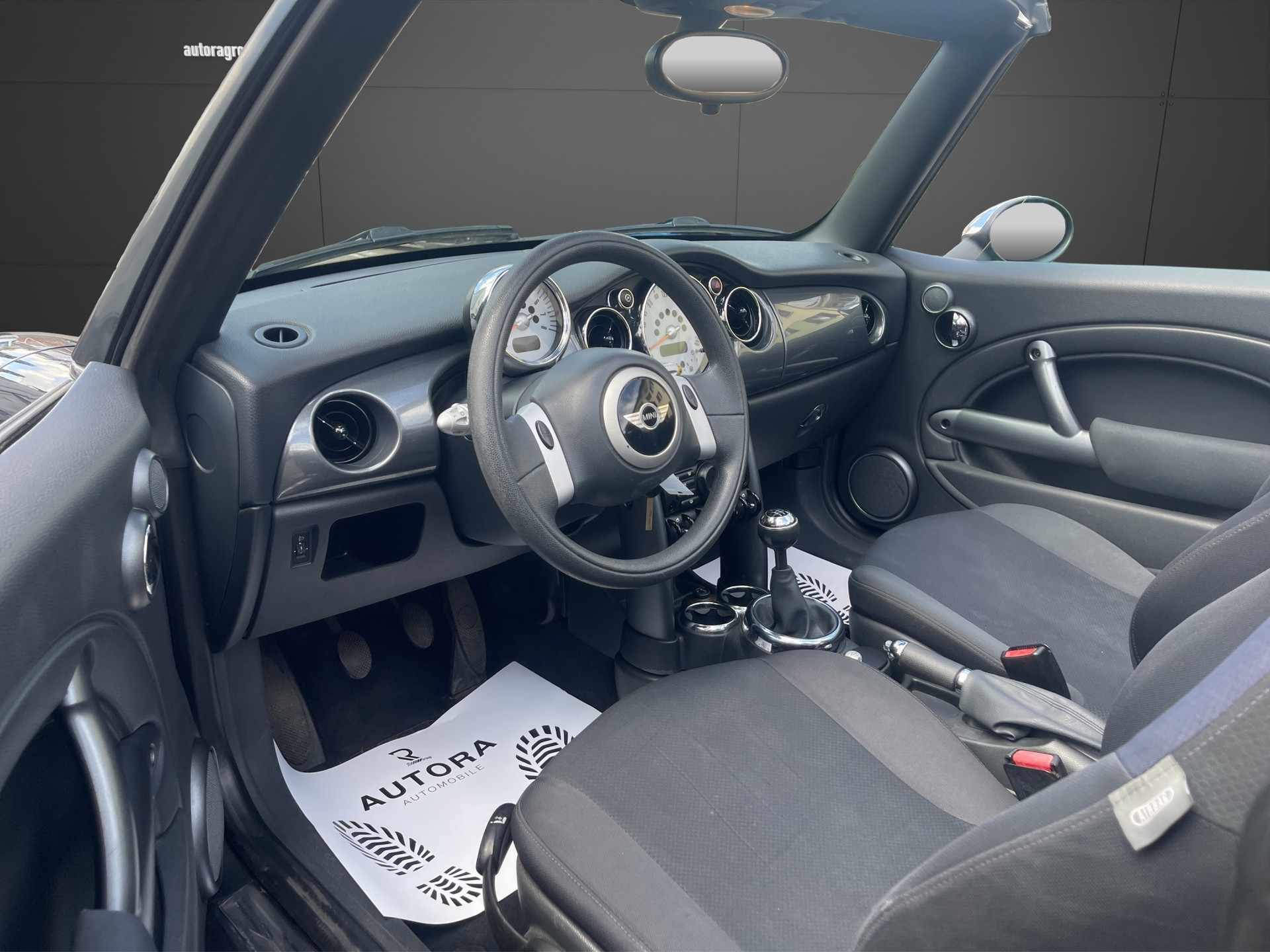 MINI Cooper Cabriolet-image-8