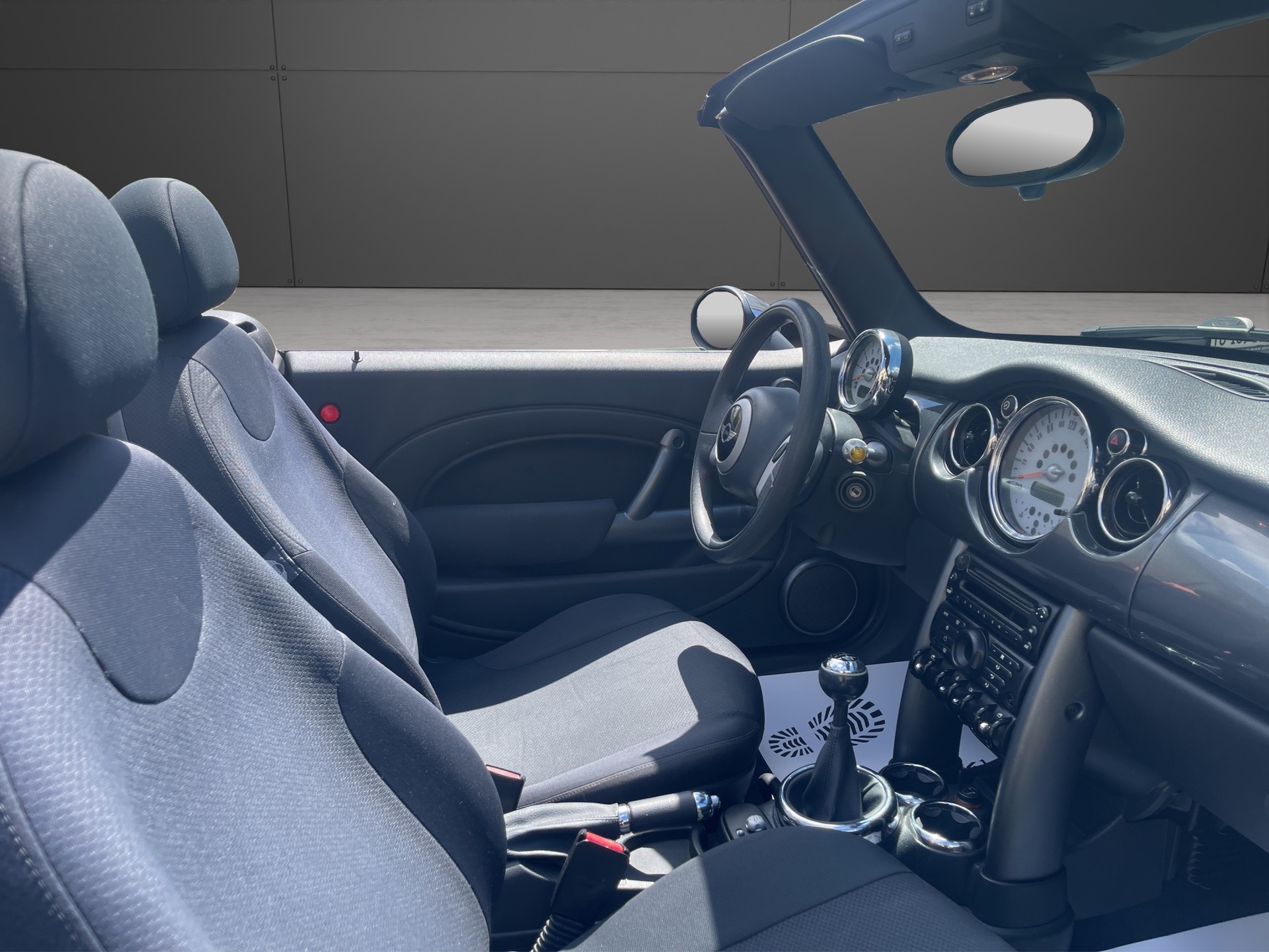 MINI Cooper Cabriolet-image-11