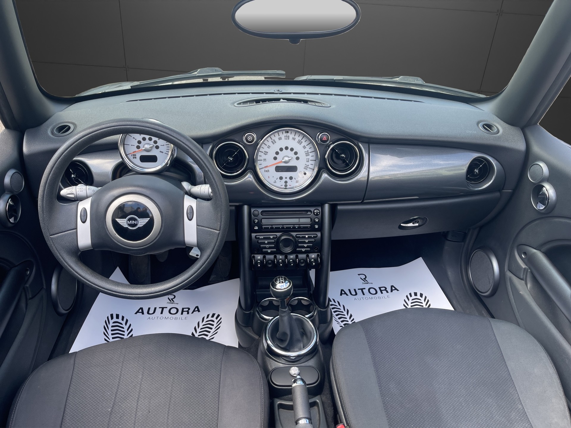MINI Cooper Cabriolet-image-9