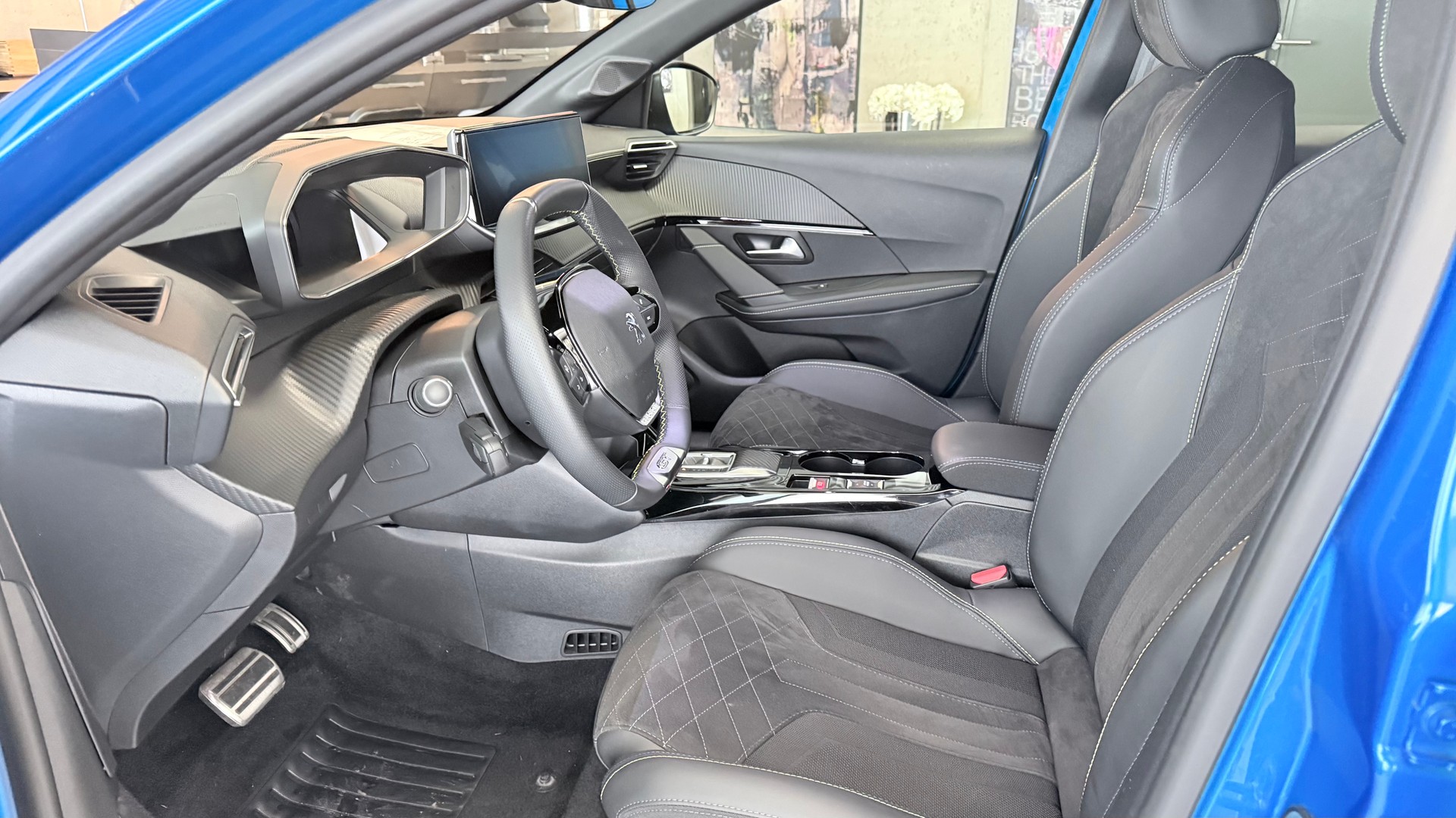 PEUGEOT 208 e-GT-image-10