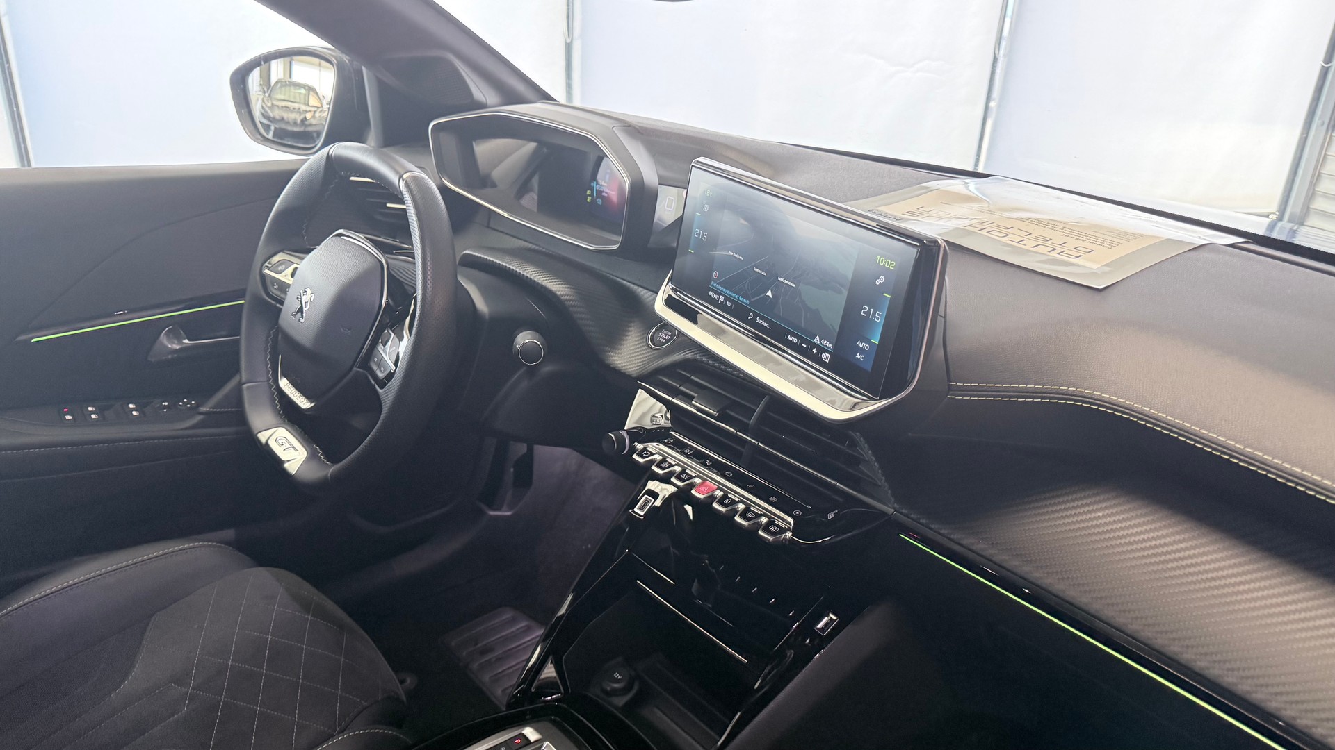 PEUGEOT 208 e-GT-image-21