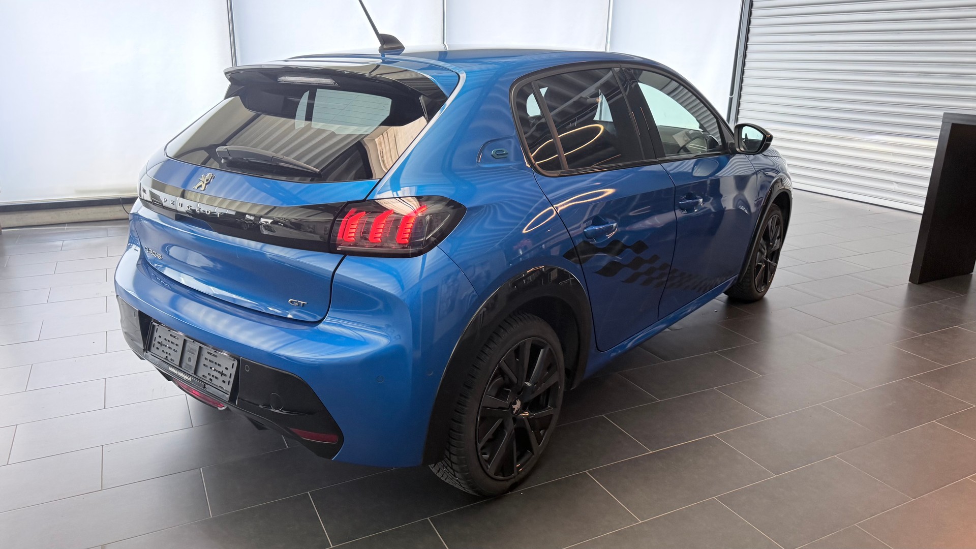 PEUGEOT 208 e-GT-image-18