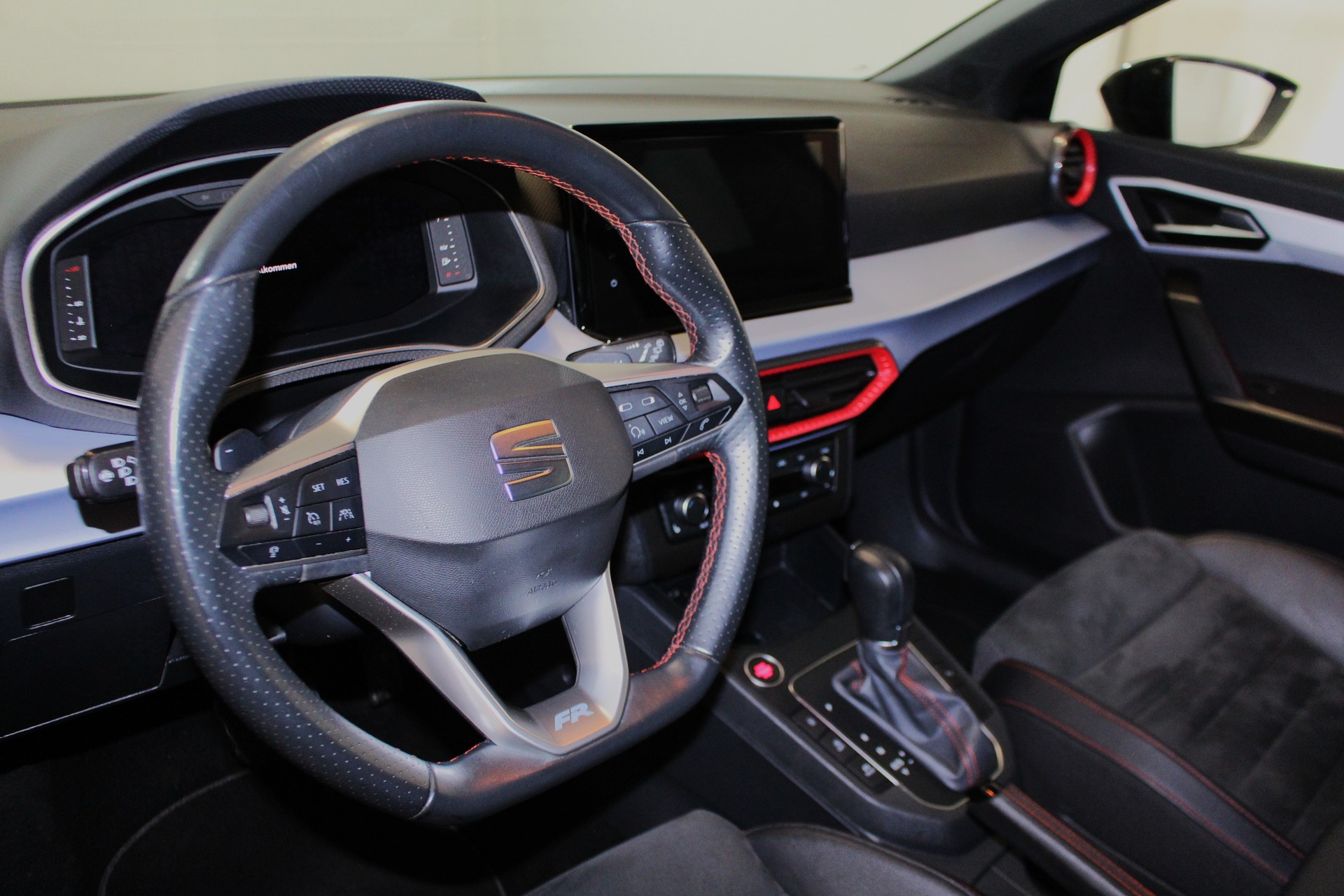 SEAT Ibiza 1.0 TSI 110 FR DSG-image-11