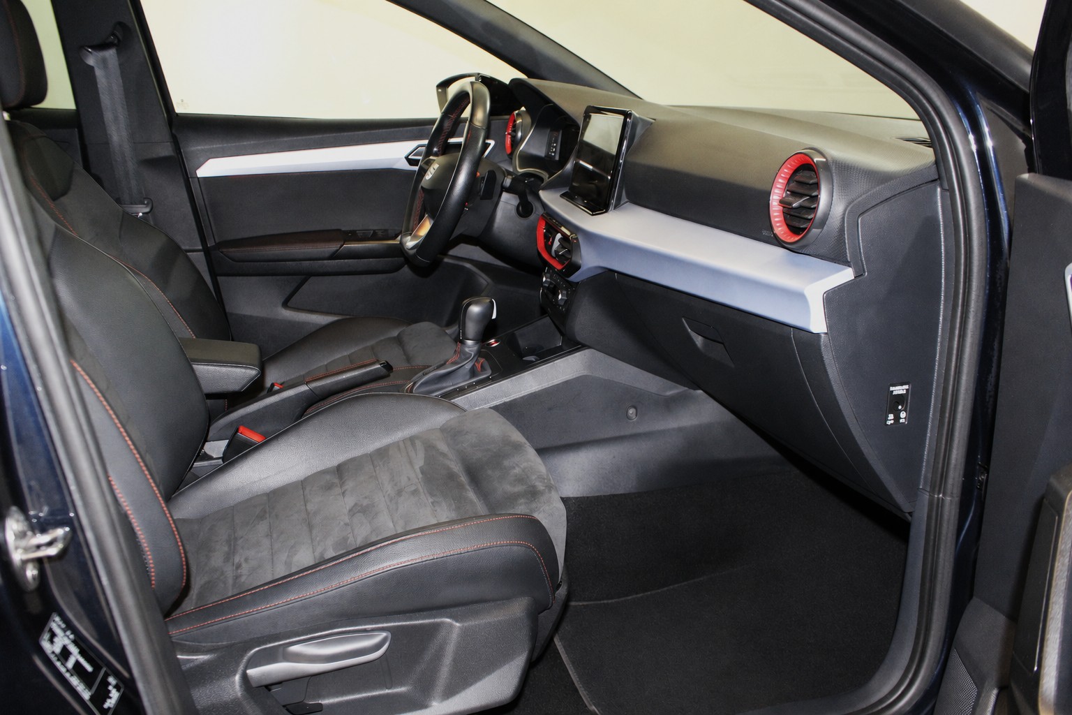 SEAT Ibiza 1.0 TSI 110 FR DSG-image-10
