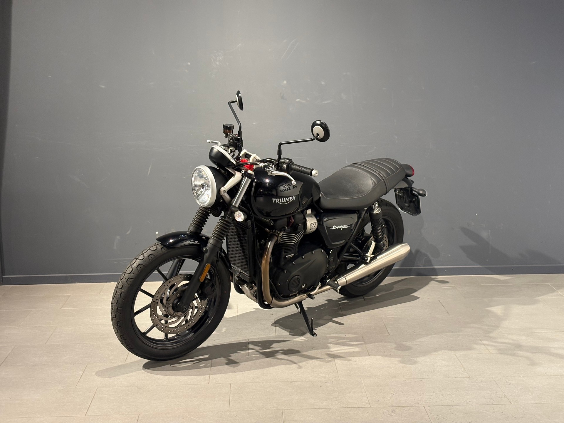 TRIUMPH Street Twin 900 i (35kW)-image-2