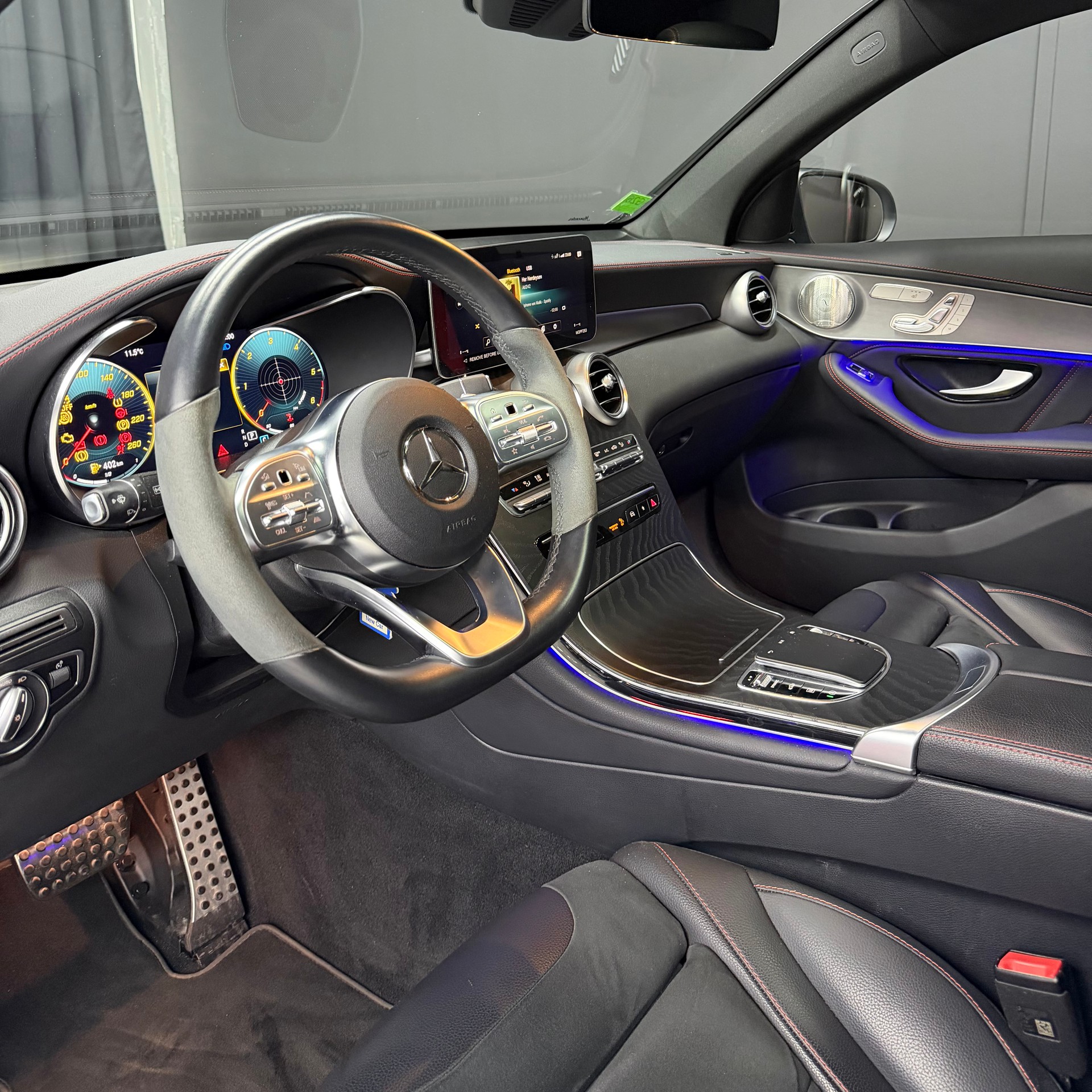 MERCEDES-BENZ GLC Coupé 220 d AMG Line 4Matic 9G-Tronic-image-9